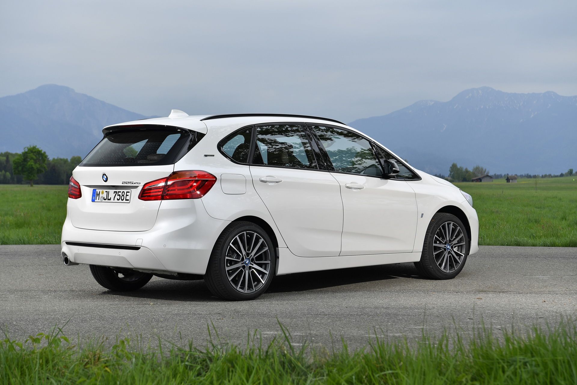 2018-bmw-225xe-iperformance-35 Explore Facelifted 2018 BMW 2-Series Gran And Active Tourer MPVs In 131 Pictures