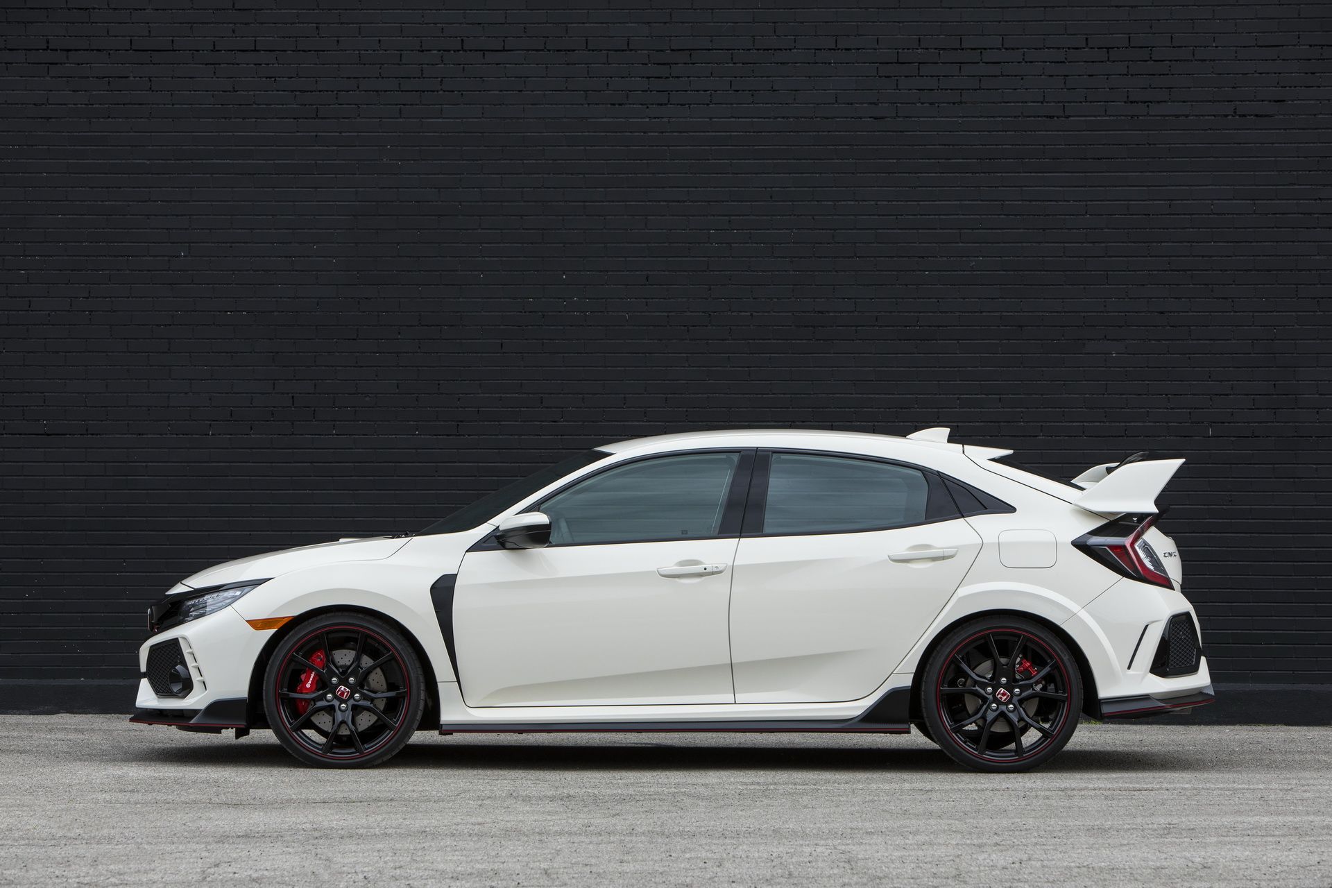2018-honda-civic-type-r-3 2018.5 Honda Civic Type R Gets Price Bump In U.S., Offers No Extra Gear