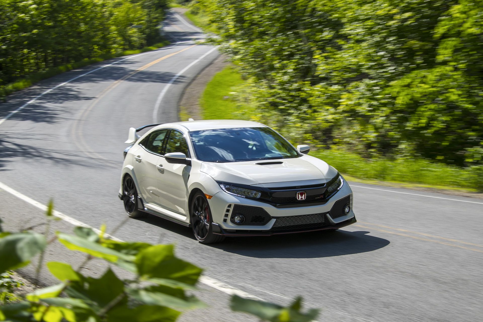 2018-honda-civic-type-r-4 2018.5 Honda Civic Type R Gets Price Bump In U.S., Offers No Extra Gear