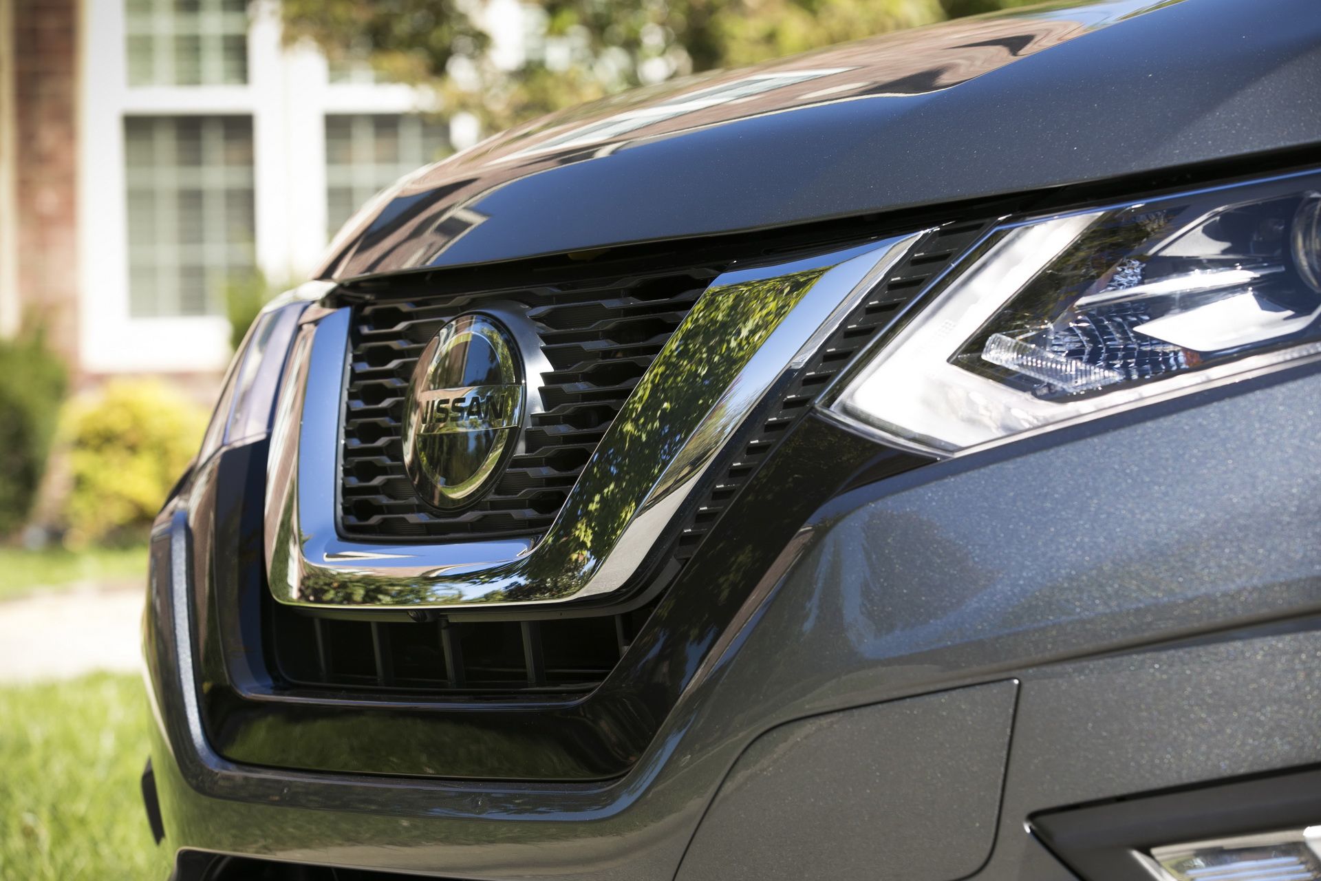 2018_Nissan_Rogue_02 2018 Nissan Rogue Hybrid Offers Up To 34 MPG, Priced From $27,995