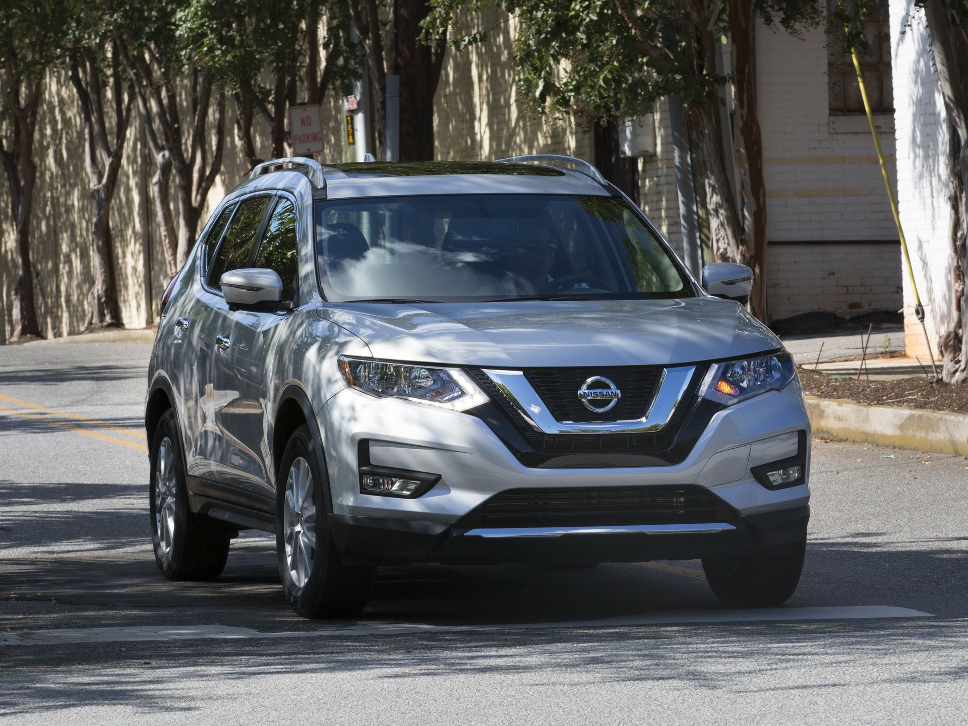 2018_Nissan_Rogue_08 2018 Nissan Rogue Hybrid Offers Up To 34 MPG, Priced From $27,995