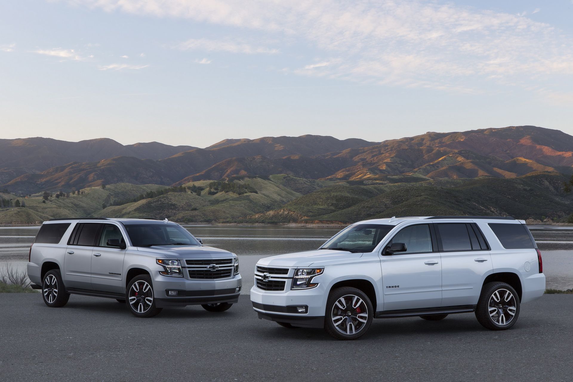2019-Chevrolet-Tahoe-Suburban-RST-002 Chevrolet Spices Up 2019 Suburban With New RST 420HP V8 Performance Package