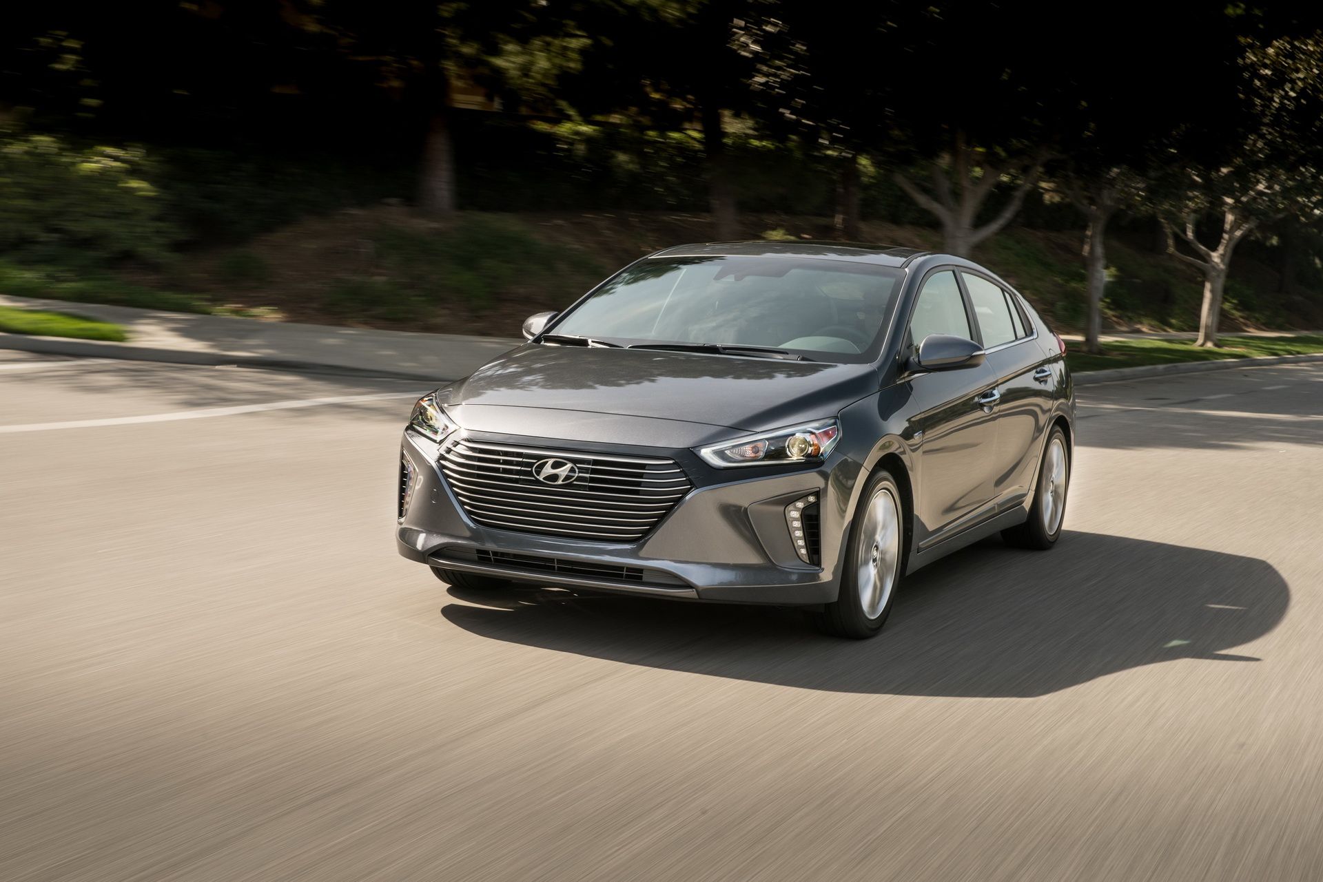 2019-Hyundai-Ioniq-02 Hyundai Updates 2019 Ioniq Range With New Safety Features And Enhanced Tech