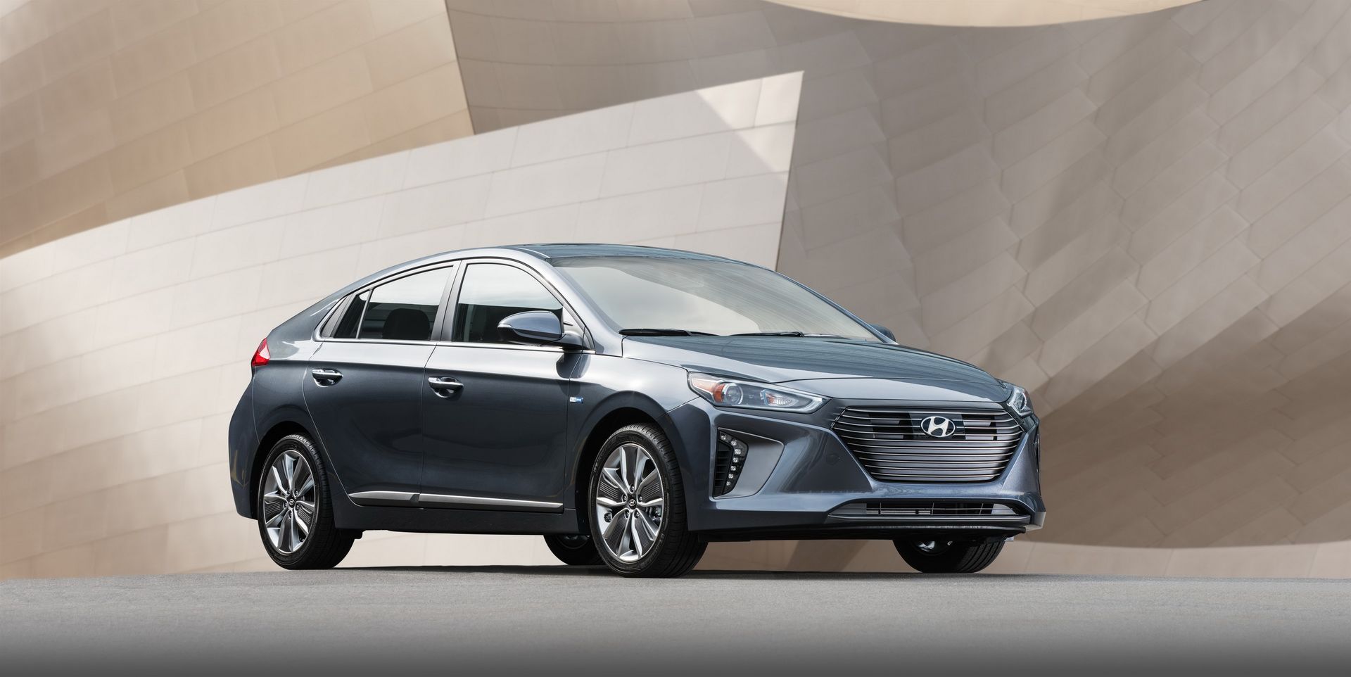 2019-Hyundai-Ioniq-03 Hyundai Updates 2019 Ioniq Range With New Safety Features And Enhanced Tech