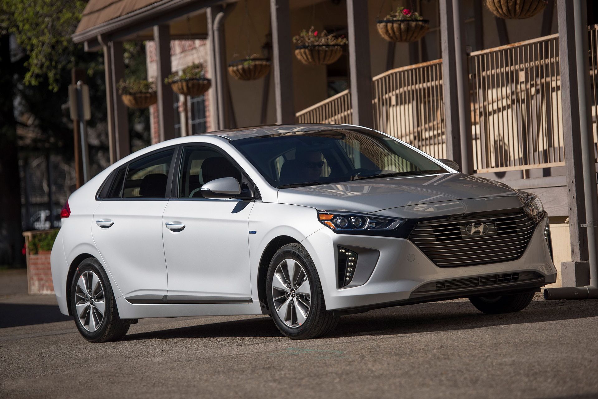 2019-Hyundai-Ioniq-07 Hyundai Updates 2019 Ioniq Range With New Safety Features And Enhanced Tech