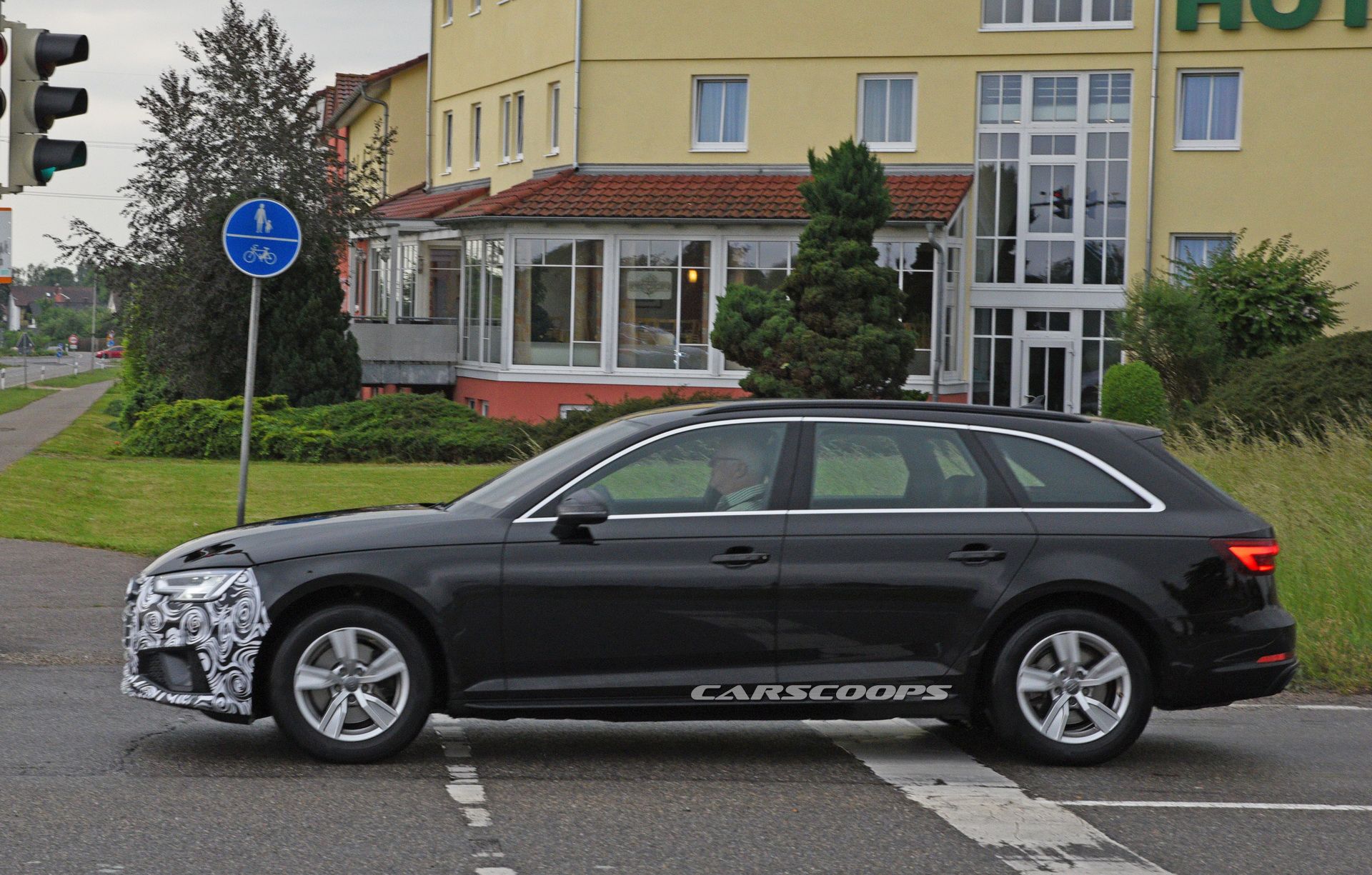 2019-audi-a4-facelift-spy-shots-7 Facelifted 2019 Audi A4 To Gain Minor Styling Updates And More Tech