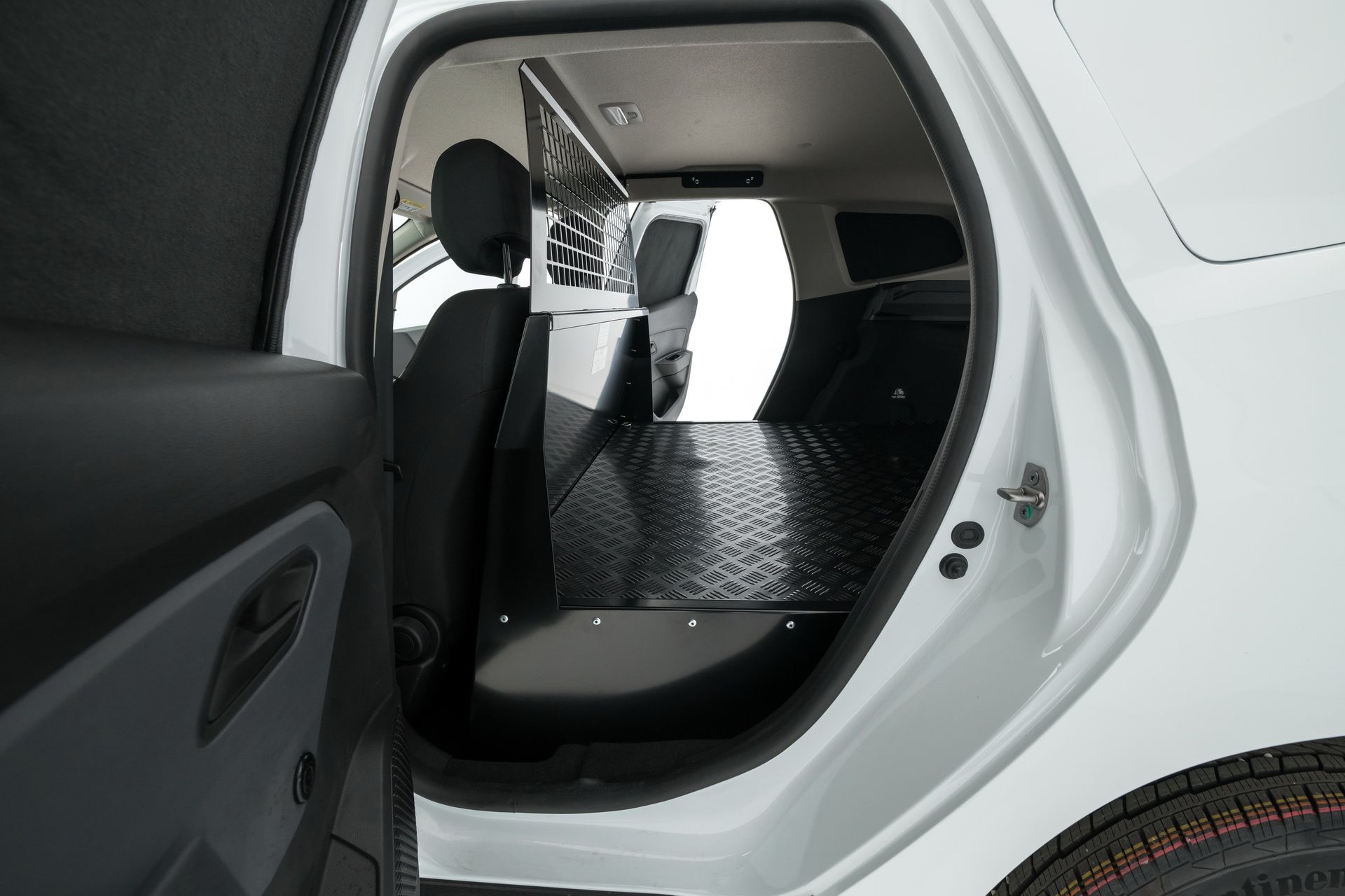 2019-dacia-duster-fiskal-17 Dacia Duster Fiskal Is A Go-Anywhere Light Commercial Vehicle