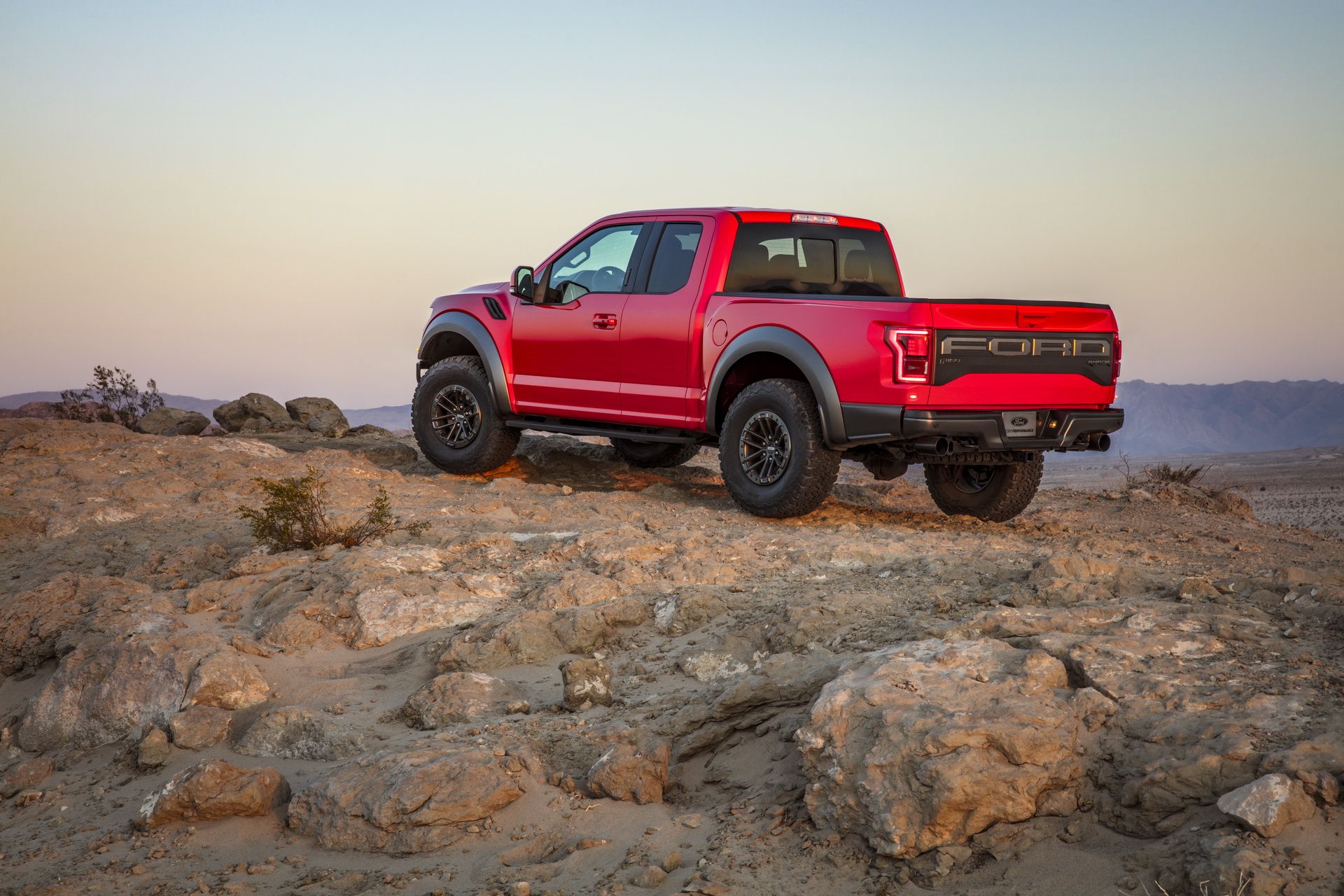 2019-ford-f-150-raptor-15 Updated 2019 Ford F-150 Raptor Will Tell You When It’s Airborne