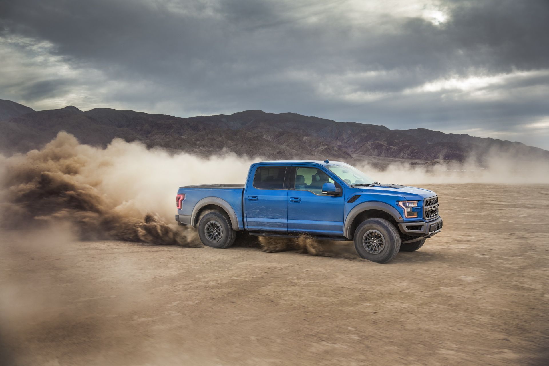 2019-ford-f-150-raptor-2 Updated 2019 Ford F-150 Raptor Will Tell You When It’s Airborne