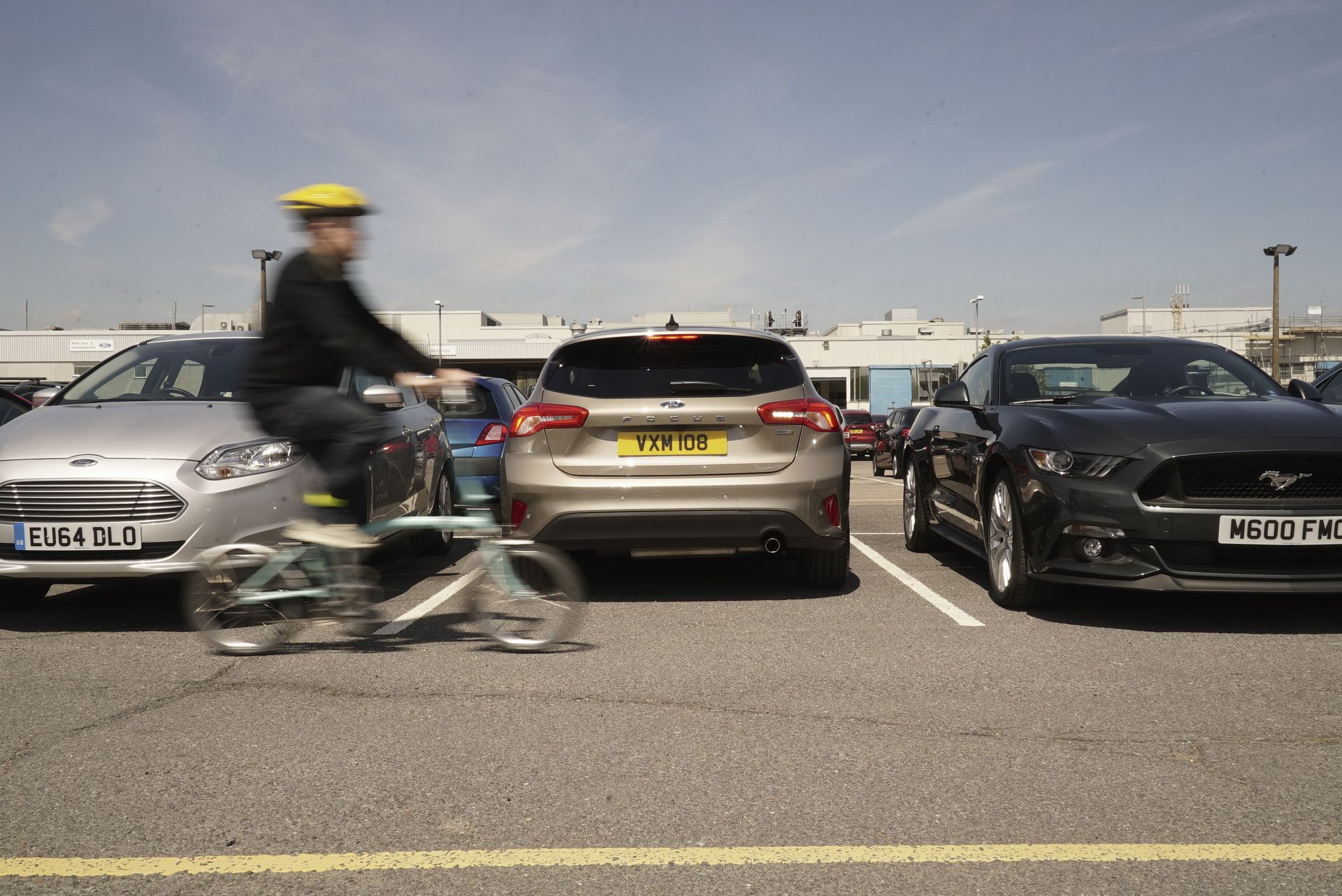 2019-ford-focus-180-degree-view-reversing-camera-10 New Ford Focus Has A 180-Degree Camera That Makes Reversing Easier