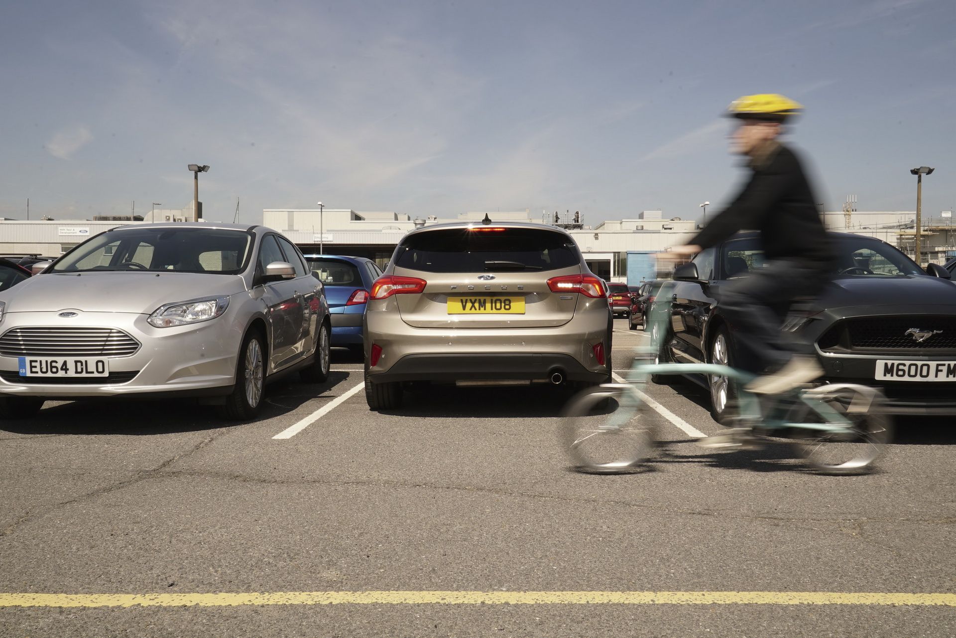2019-ford-focus-180-degree-view-reversing-camera-11 New Ford Focus Has A 180-Degree Camera That Makes Reversing Easier