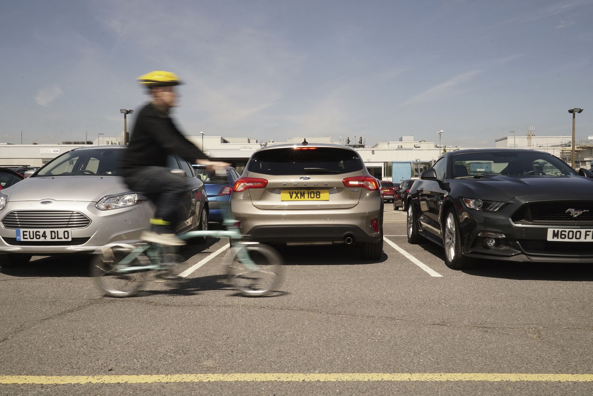 2019-ford-focus-180-degree-view-reversing-camera-13 New Ford Focus Has A 180-Degree Camera That Makes Reversing Easier