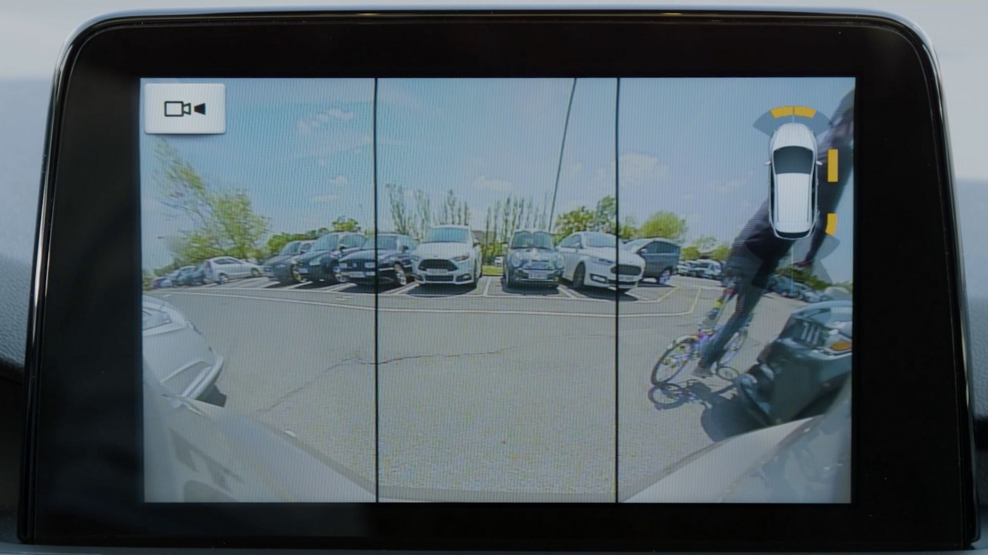 2019-ford-focus-180-degree-view-reversing-camera-3 New Ford Focus Has A 180-Degree Camera That Makes Reversing Easier