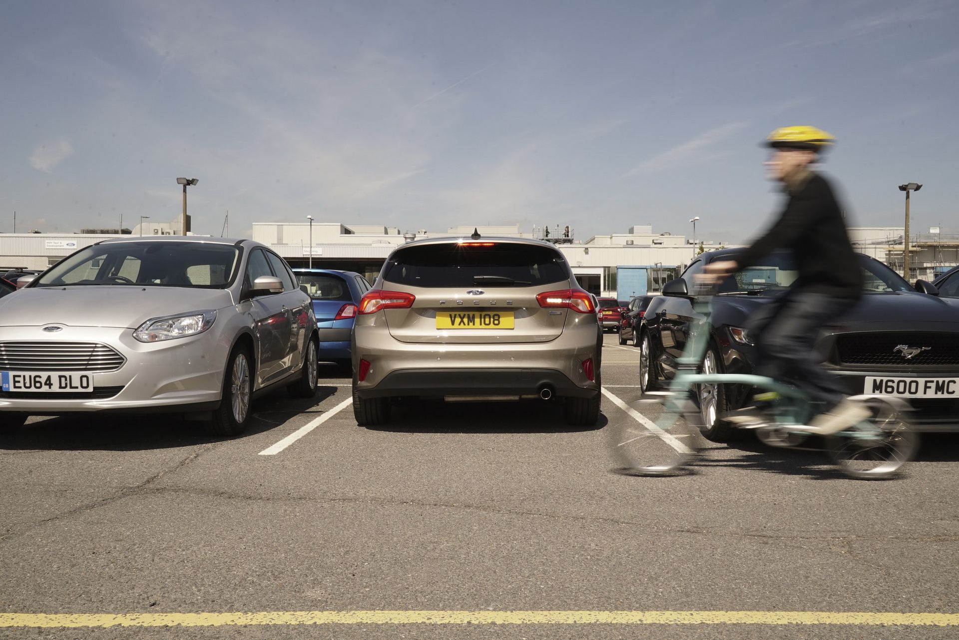 2019-ford-focus-180-degree-view-reversing-camera-9 New Ford Focus Has A 180-Degree Camera That Makes Reversing Easier