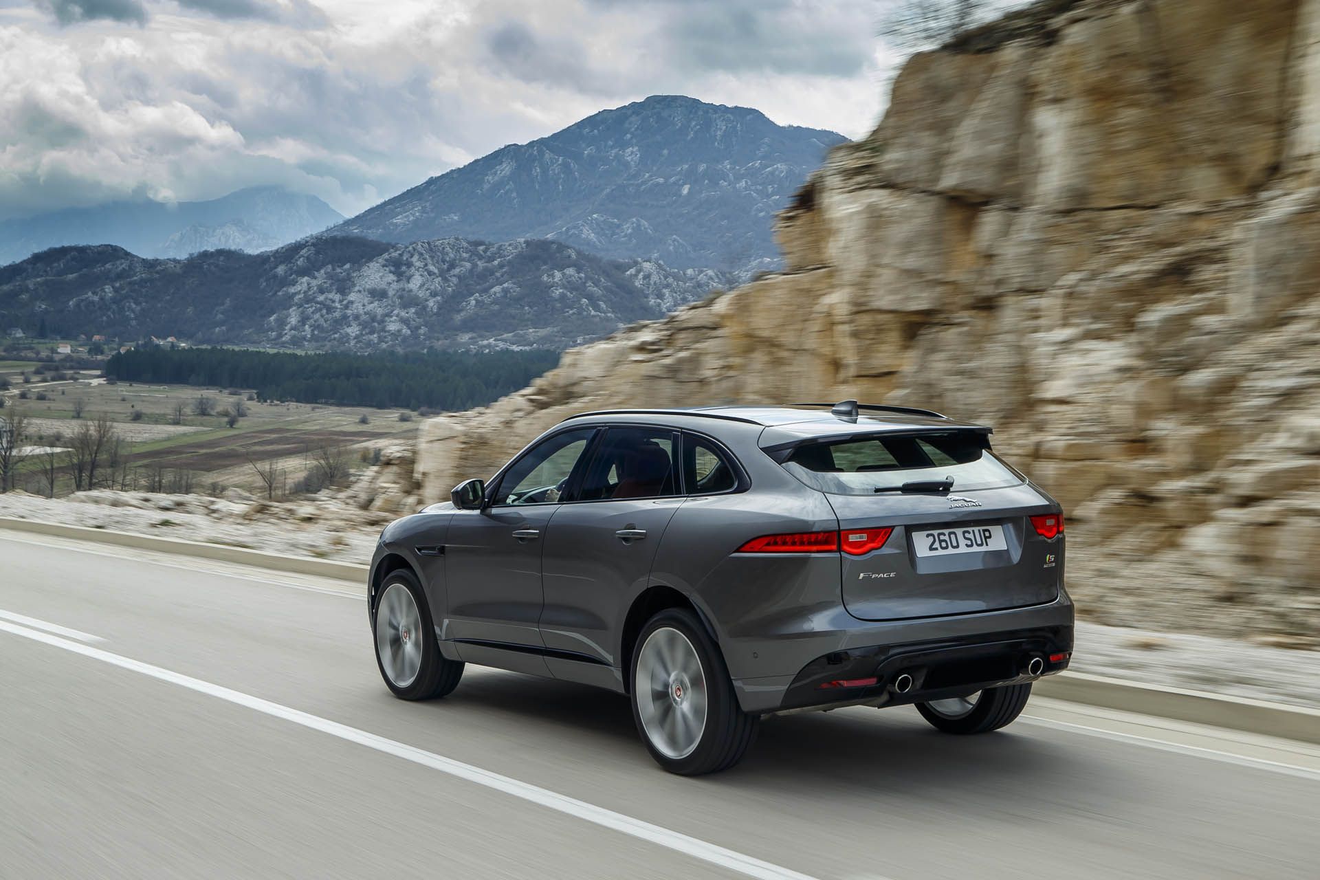 2019-jaguar-f-pace-01 2019 Jaguar F-Pace Gets 542 HP SVR Version, New Safety And Trim Features