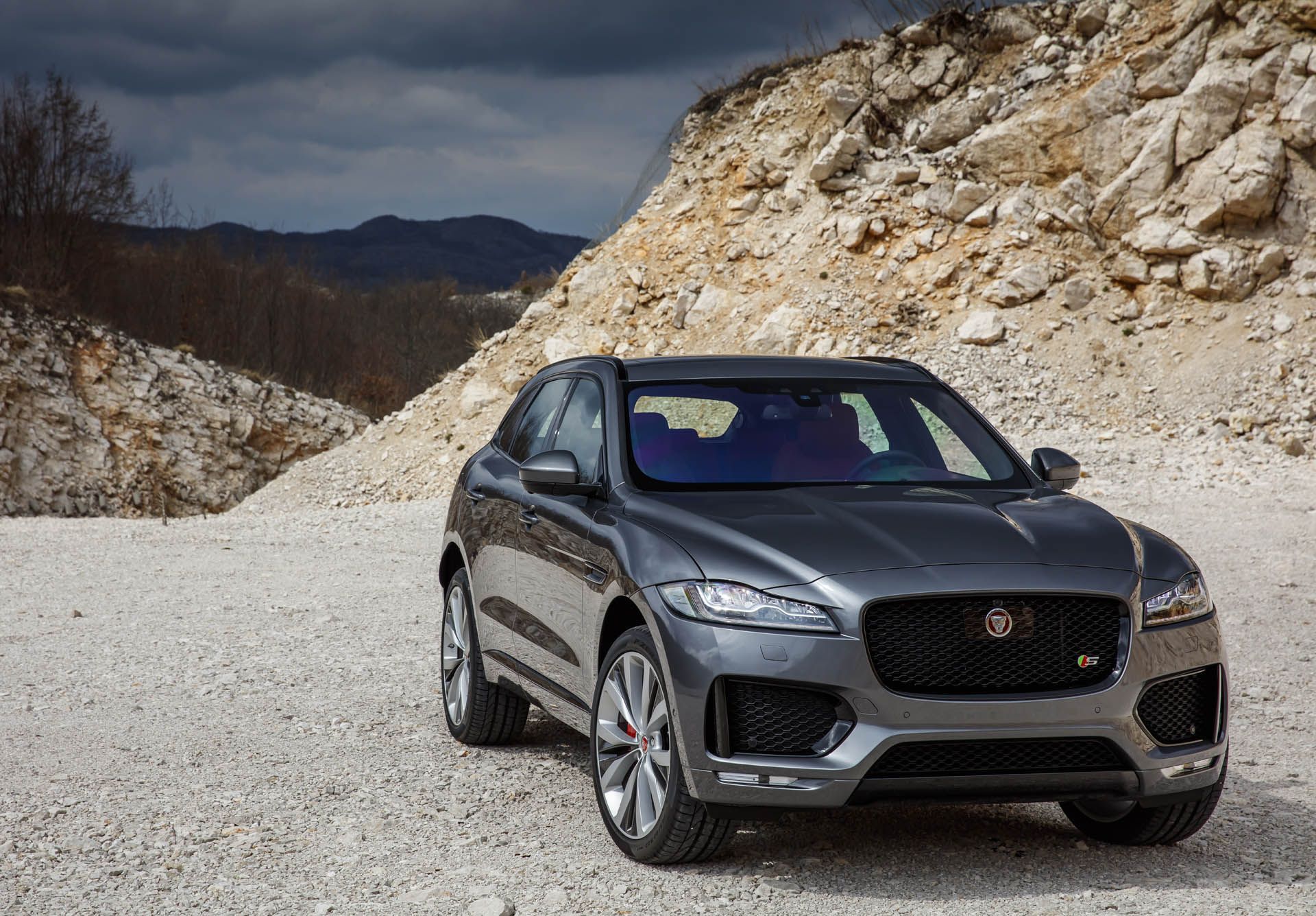 2019-jaguar-f-pace-02 2019 Jaguar F-Pace Gets 542 HP SVR Version, New Safety And Trim Features