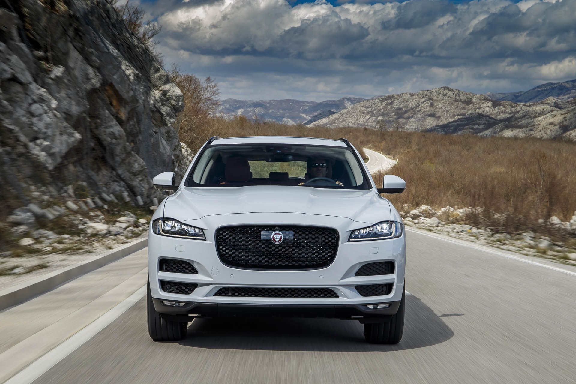 2019-jaguar-f-pace-03 2019 Jaguar F-Pace Gets 542 HP SVR Version, New Safety And Trim Features