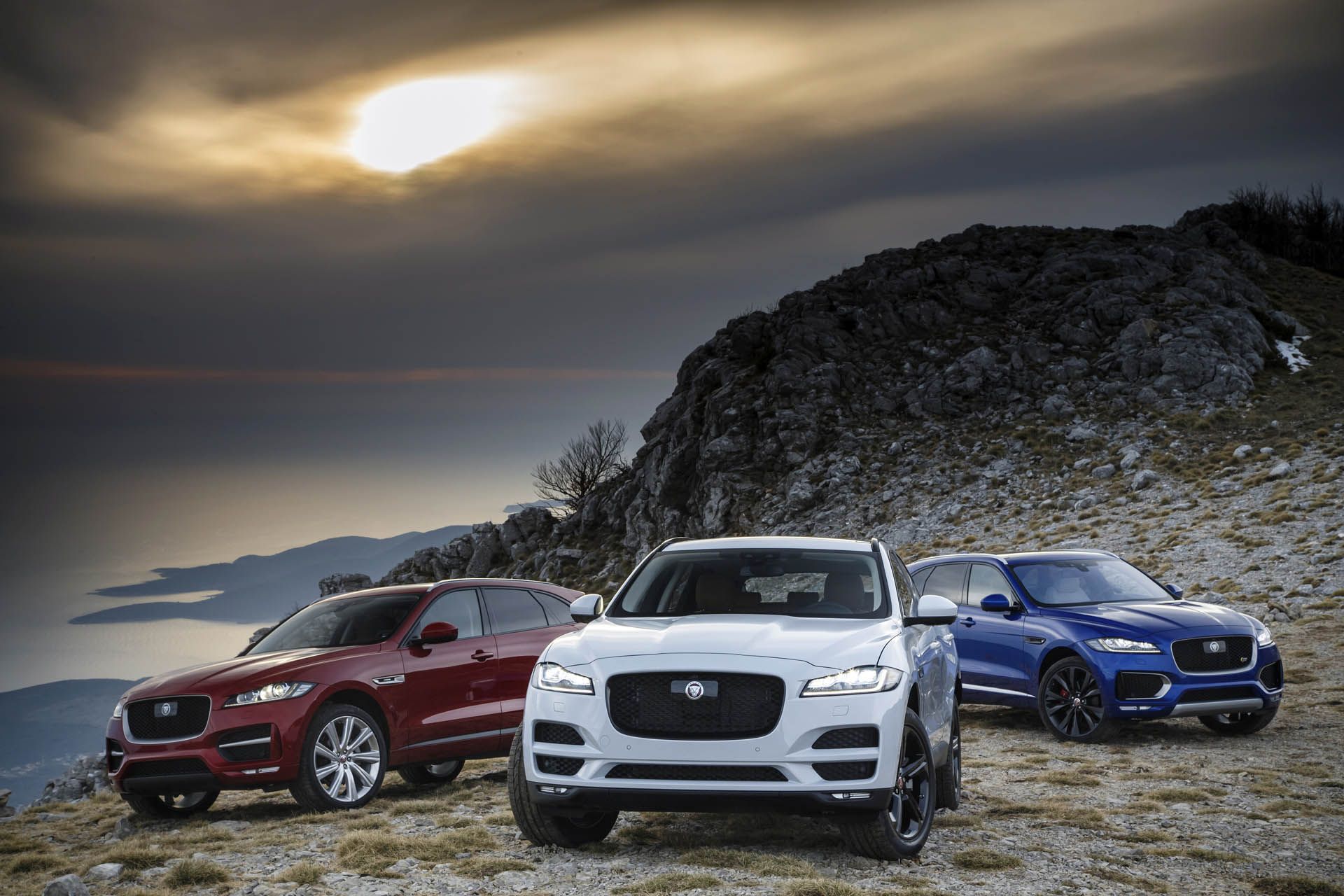 2019-jaguar-f-pace-06 2019 Jaguar F-Pace Gets 542 HP SVR Version, New Safety And Trim Features