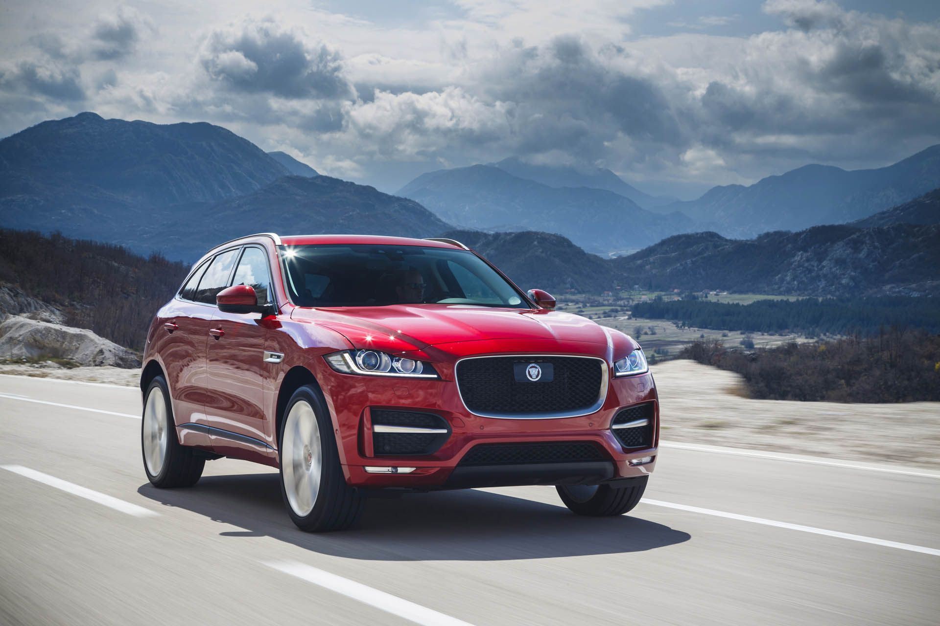 2019-jaguar-f-pace-07 2019 Jaguar F-Pace Gets 542 HP SVR Version, New Safety And Trim Features