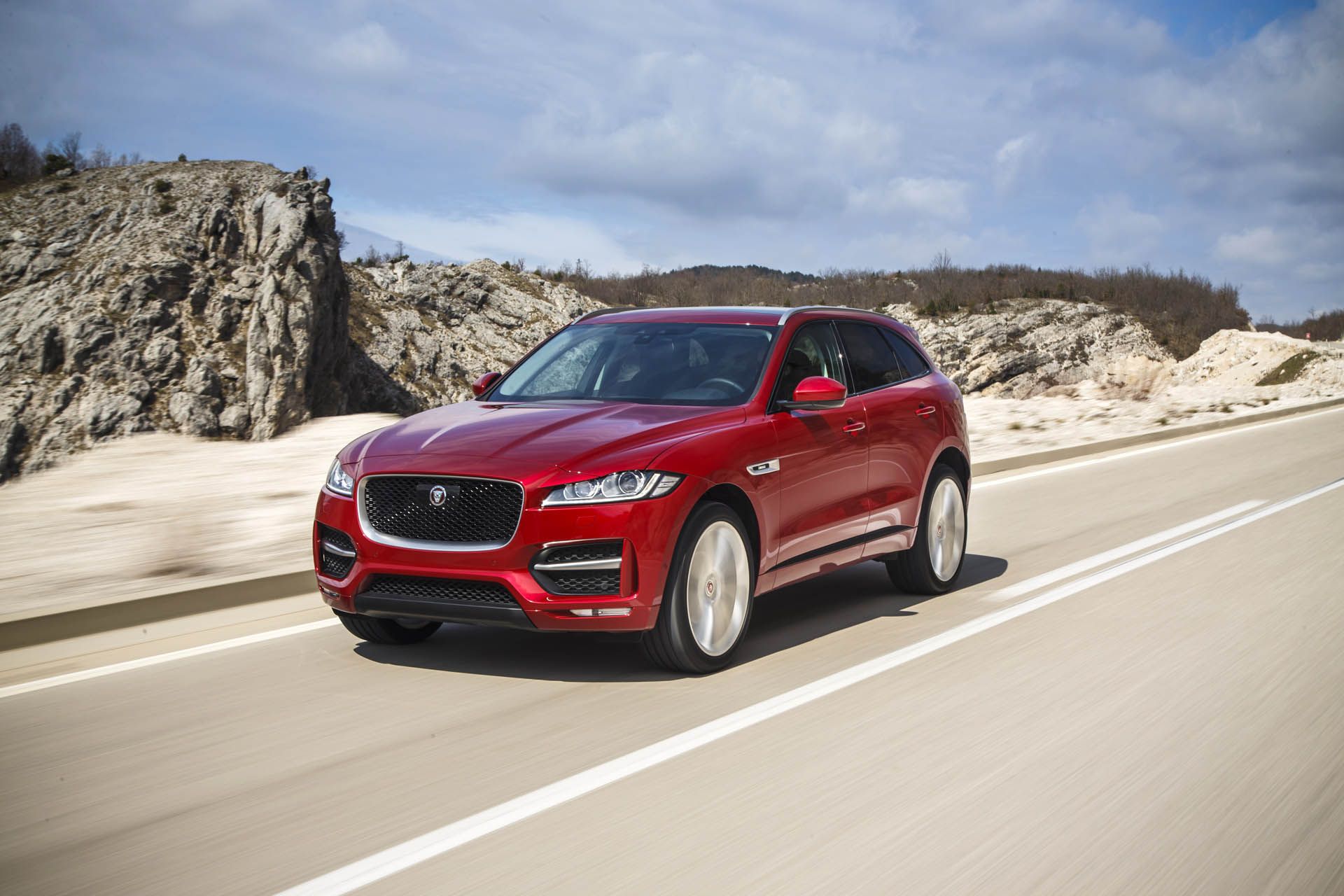 2019-jaguar-f-pace-08 2019 Jaguar F-Pace Gets 542 HP SVR Version, New Safety And Trim Features