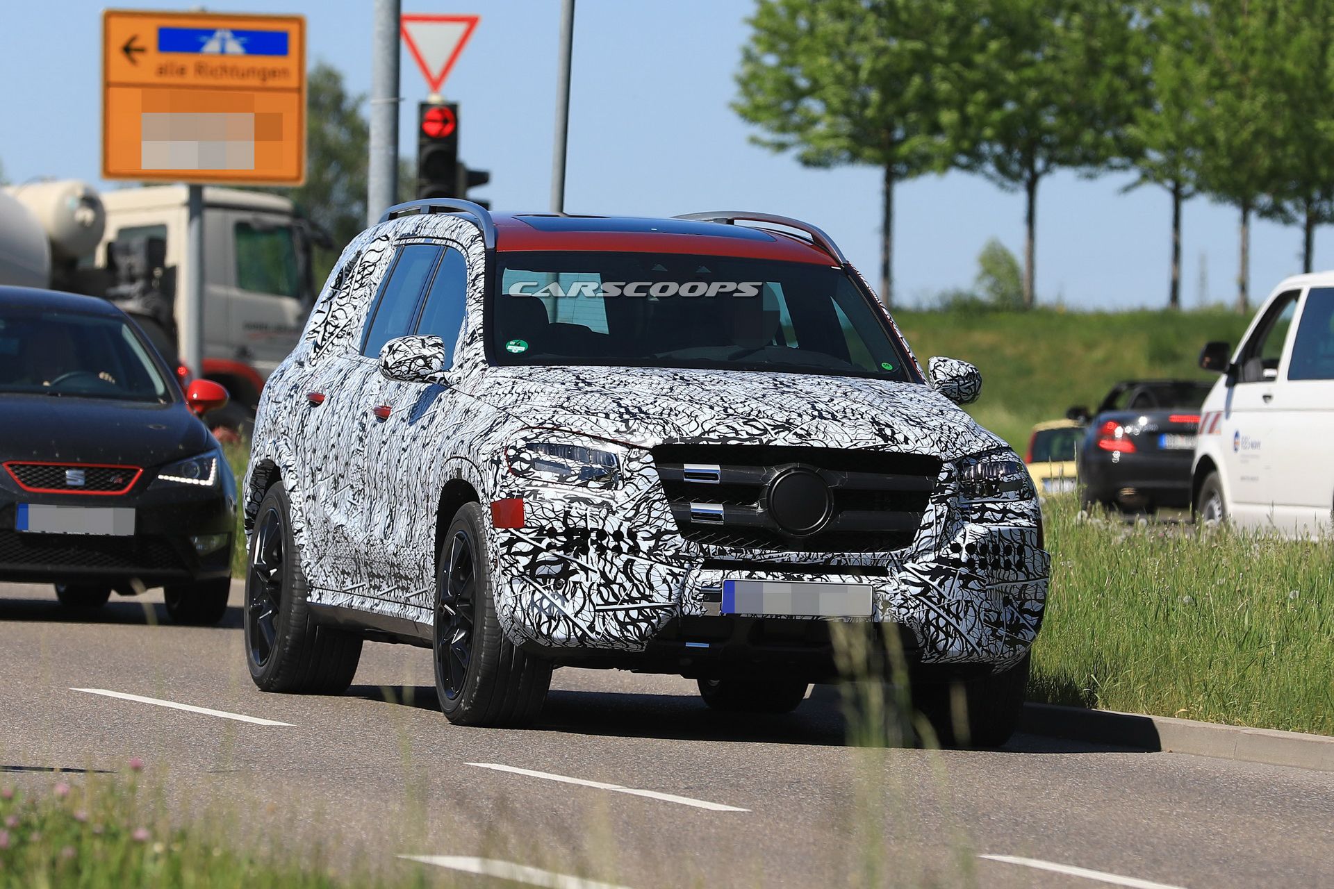 2019-mercedes-gls-less-camo-spy-1 2019 Mercedes GLS Drops Body Cladding, Looks Just Like We Thought It Would