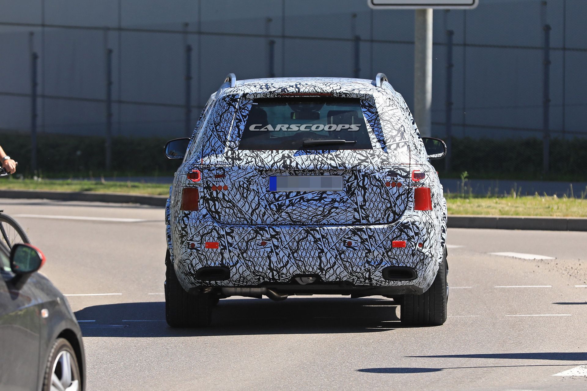 2019-mercedes-gls-less-camo-spy-14 2019 Mercedes GLS Drops Body Cladding, Looks Just Like We Thought It Would