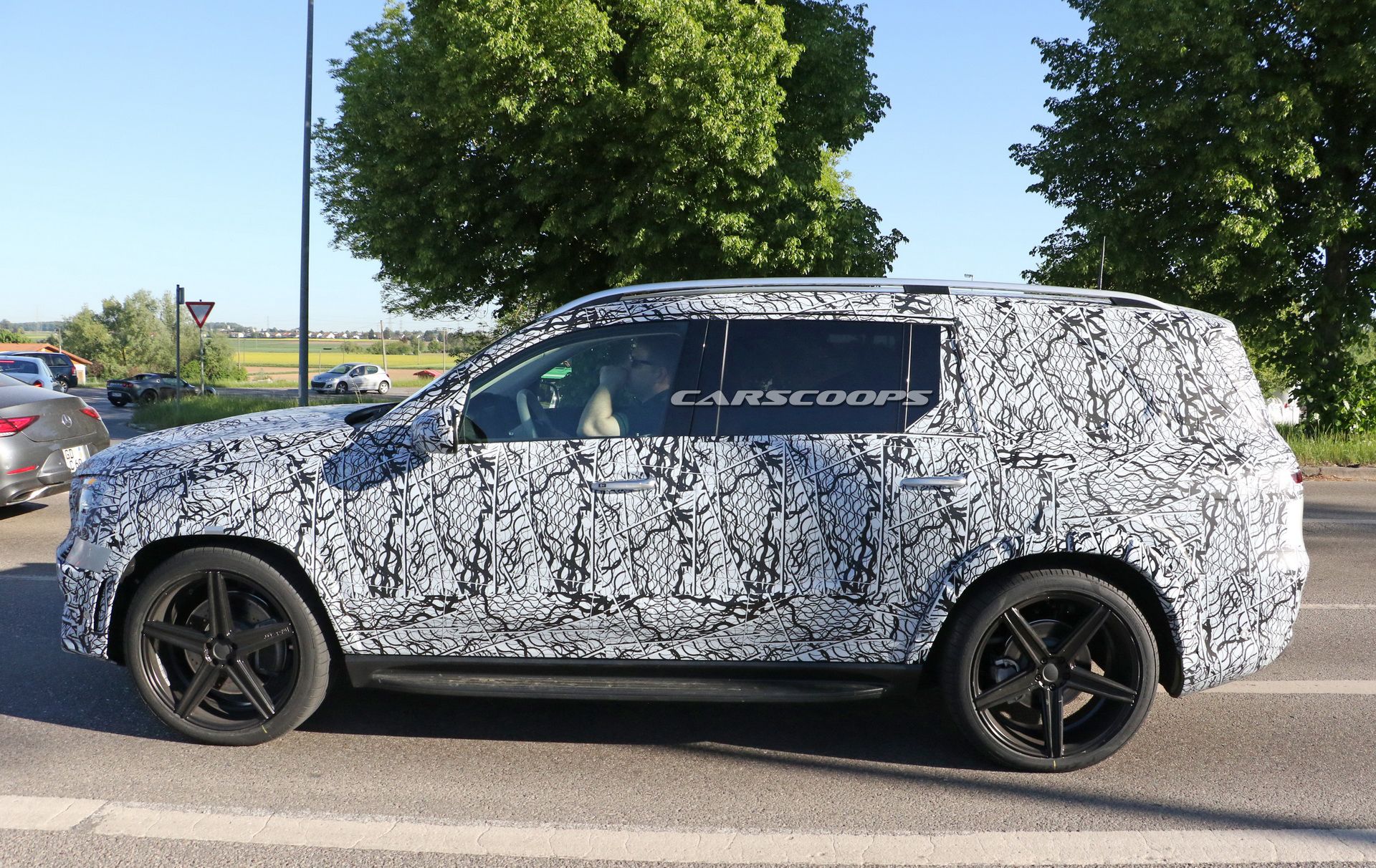 2019-mercedes-gls-less-camo-spy-17 2019 Mercedes GLS Drops Body Cladding, Looks Just Like We Thought It Would
