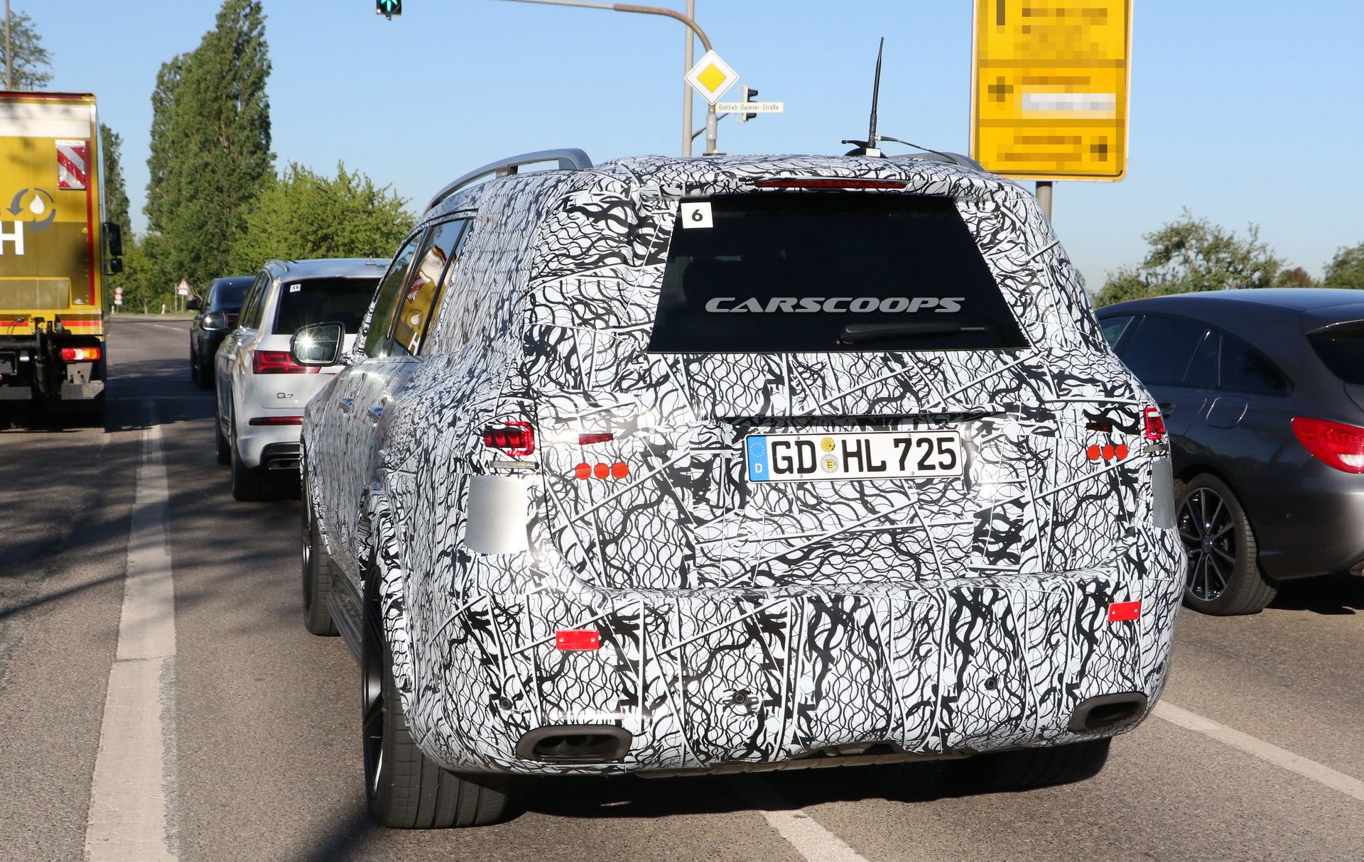 2019-mercedes-gls-less-camo-spy-19 2019 Mercedes GLS Drops Body Cladding, Looks Just Like We Thought It Would