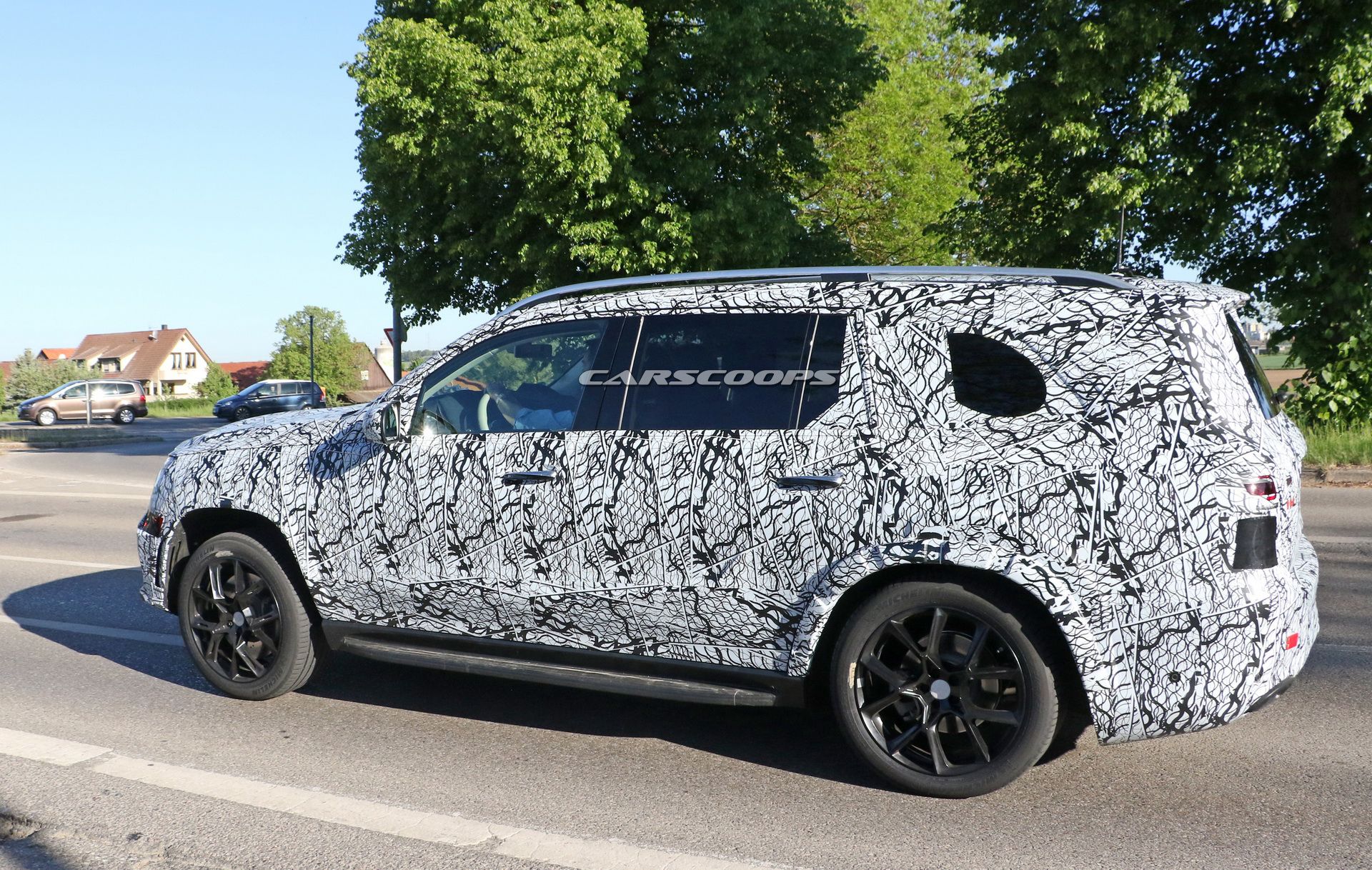 2019-mercedes-gls-less-camo-spy-23 2019 Mercedes GLS Drops Body Cladding, Looks Just Like We Thought It Would