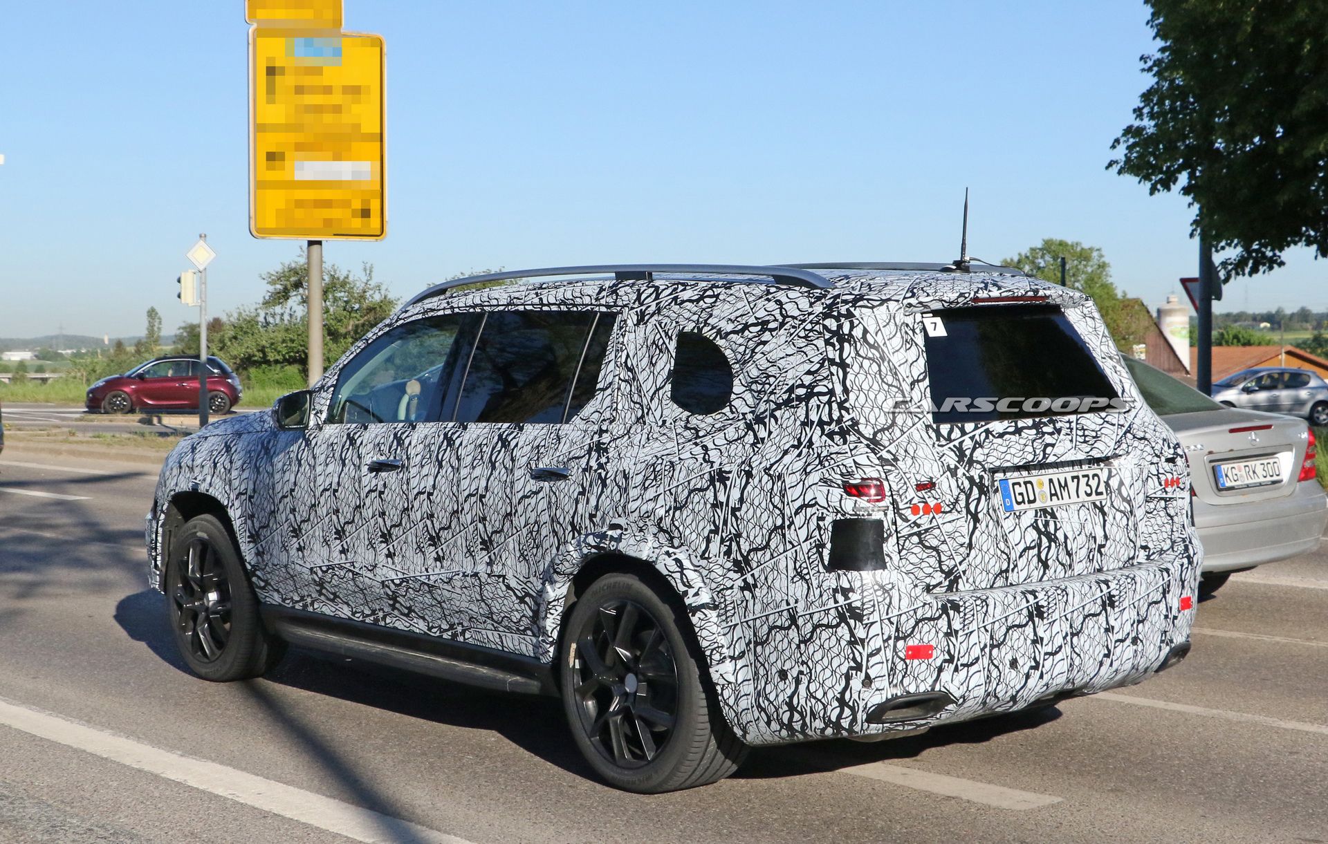 2019-mercedes-gls-less-camo-spy-24 2019 Mercedes GLS Drops Body Cladding, Looks Just Like We Thought It Would