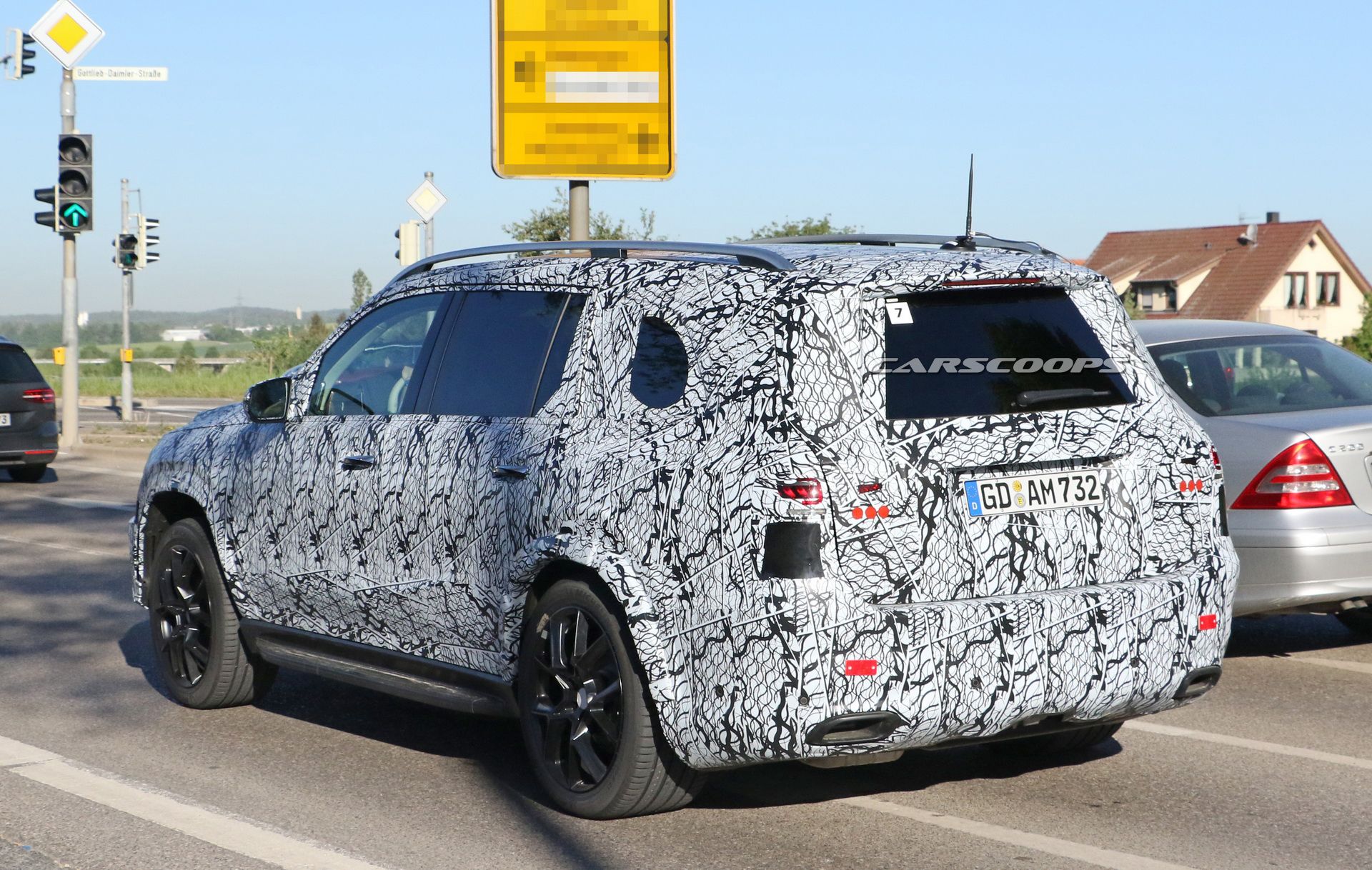 2019-mercedes-gls-less-camo-spy-25 2019 Mercedes GLS Drops Body Cladding, Looks Just Like We Thought It Would