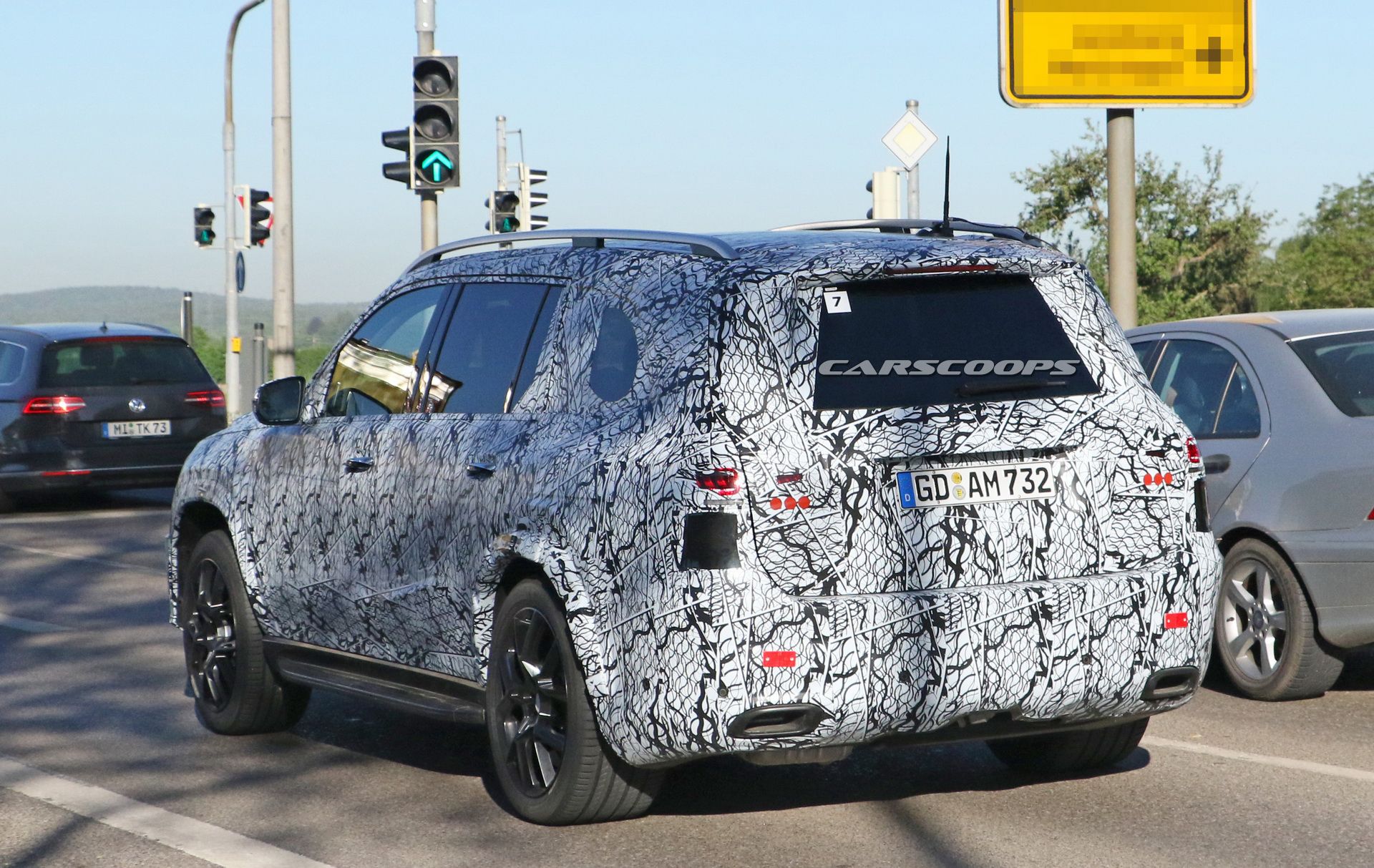 2019-mercedes-gls-less-camo-spy-26 2019 Mercedes GLS Drops Body Cladding, Looks Just Like We Thought It Would