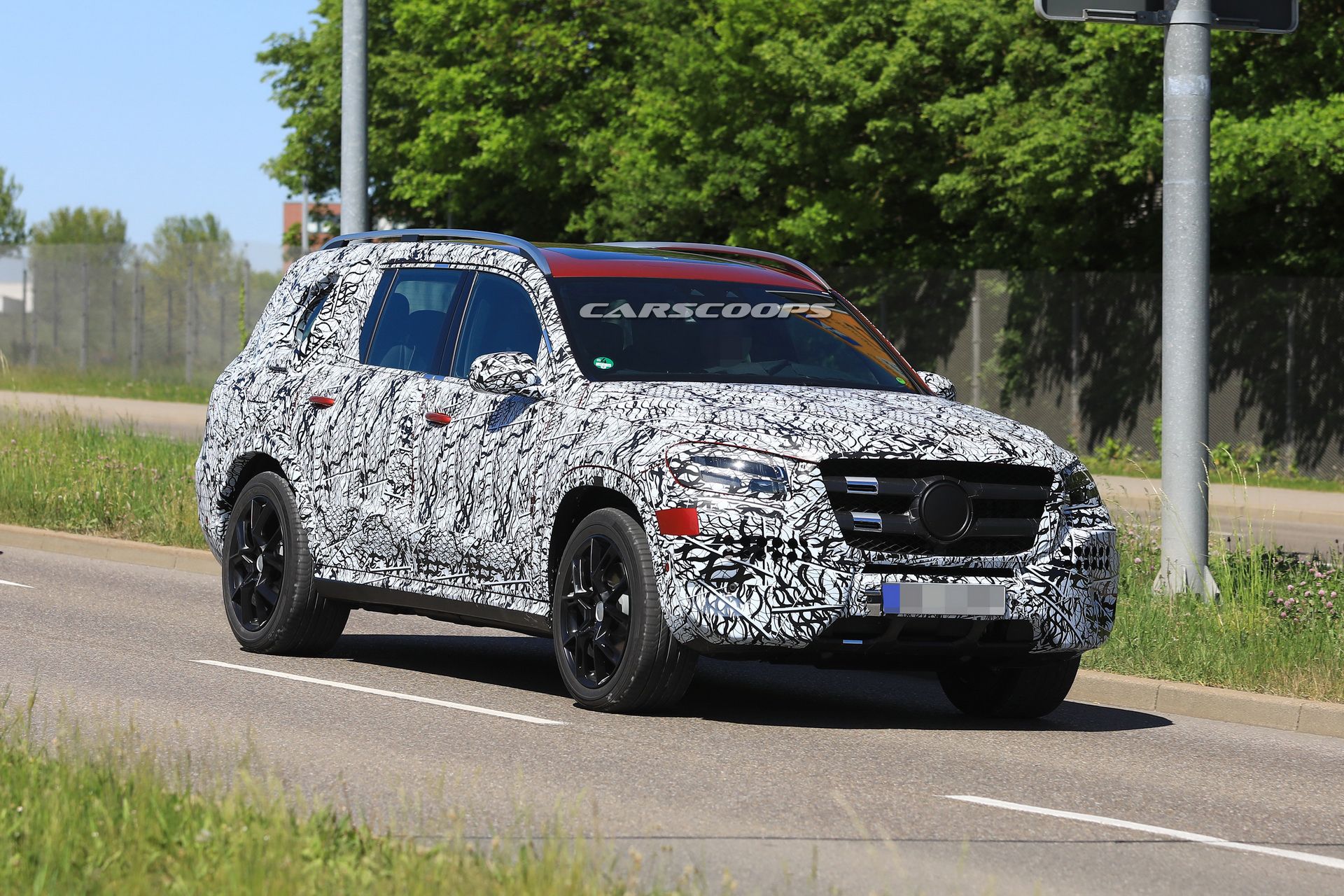 2019-mercedes-gls-less-camo-spy-4 2019 Mercedes GLS Drops Body Cladding, Looks Just Like We Thought It Would