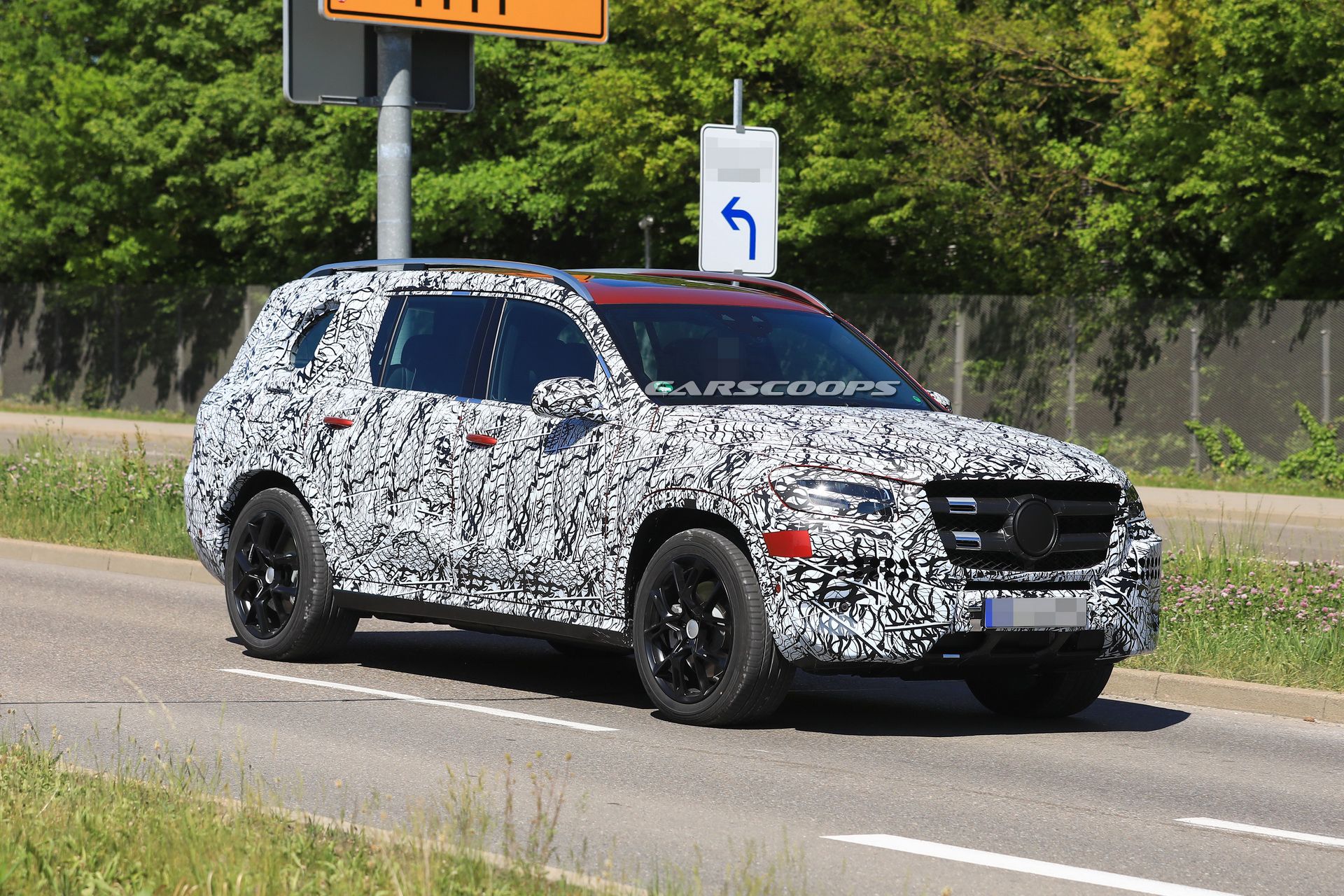 2019-mercedes-gls-less-camo-spy-5 2019 Mercedes GLS Drops Body Cladding, Looks Just Like We Thought It Would