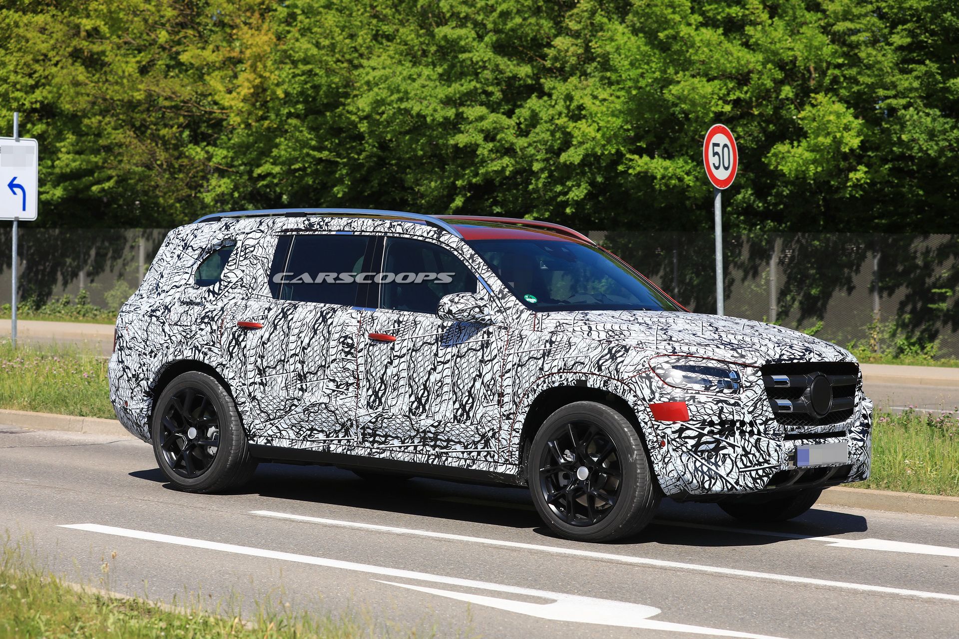 2019-mercedes-gls-less-camo-spy-6 2019 Mercedes GLS Drops Body Cladding, Looks Just Like We Thought It Would