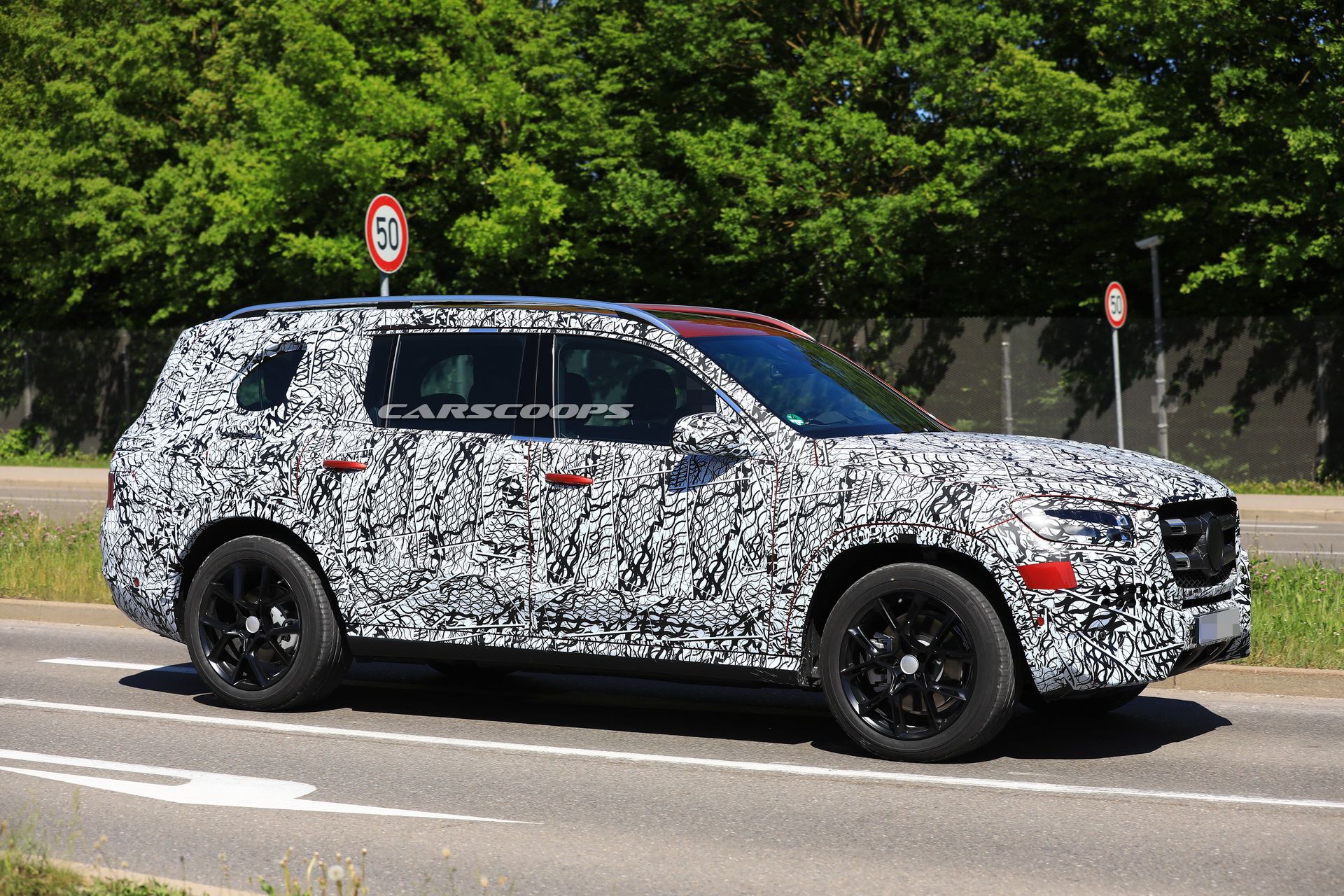 2019-mercedes-gls-less-camo-spy-7 2019 Mercedes GLS Drops Body Cladding, Looks Just Like We Thought It Would