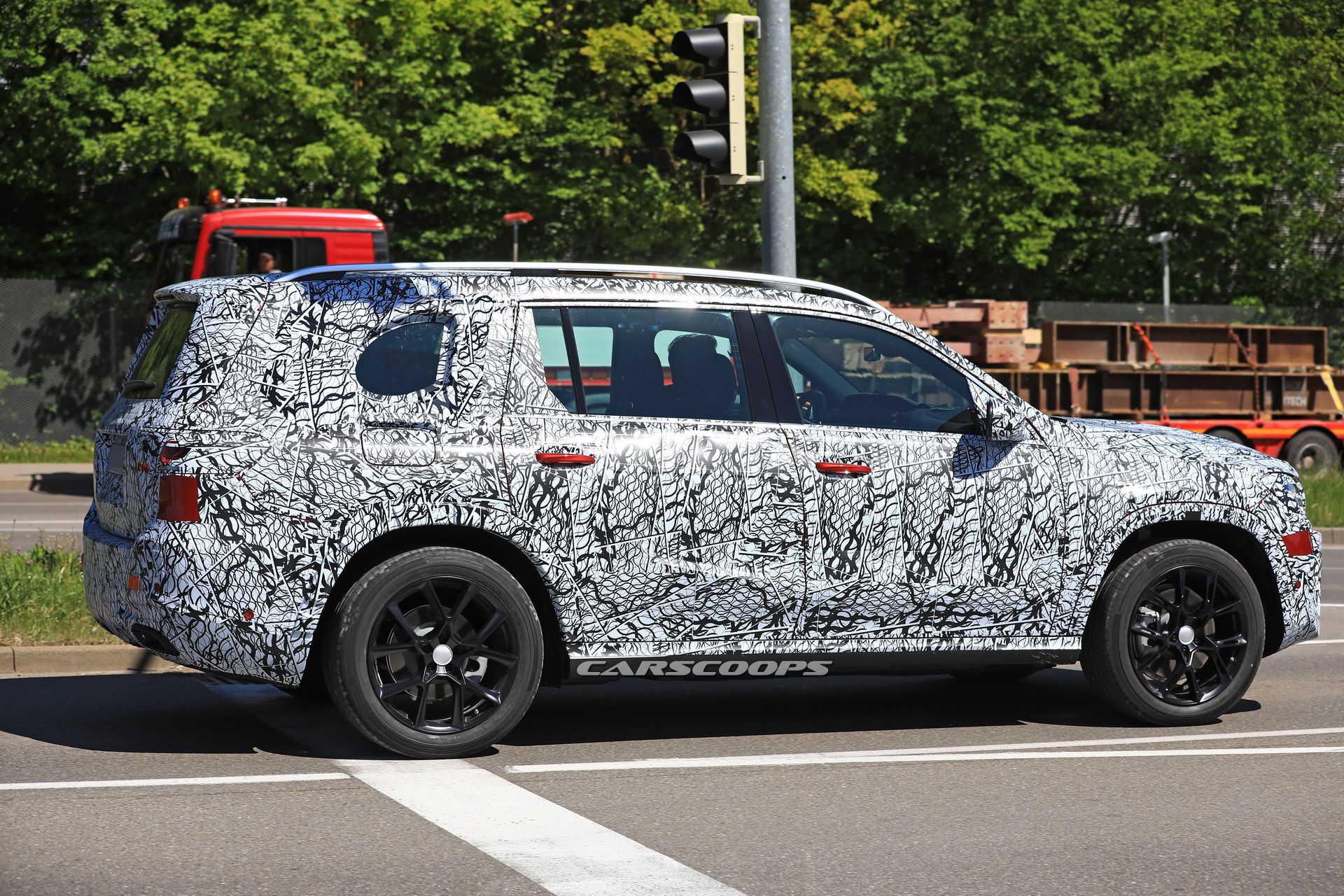 2019-mercedes-gls-less-camo-spy-8 2019 Mercedes GLS Drops Body Cladding, Looks Just Like We Thought It Would