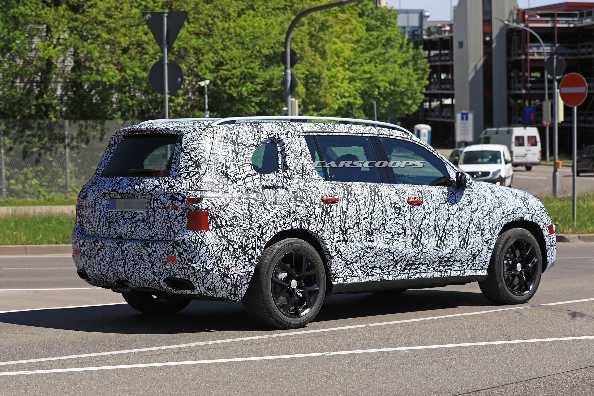 2019-mercedes-gls-less-camo-spy-9 2019 Mercedes GLS Drops Body Cladding, Looks Just Like We Thought It Would