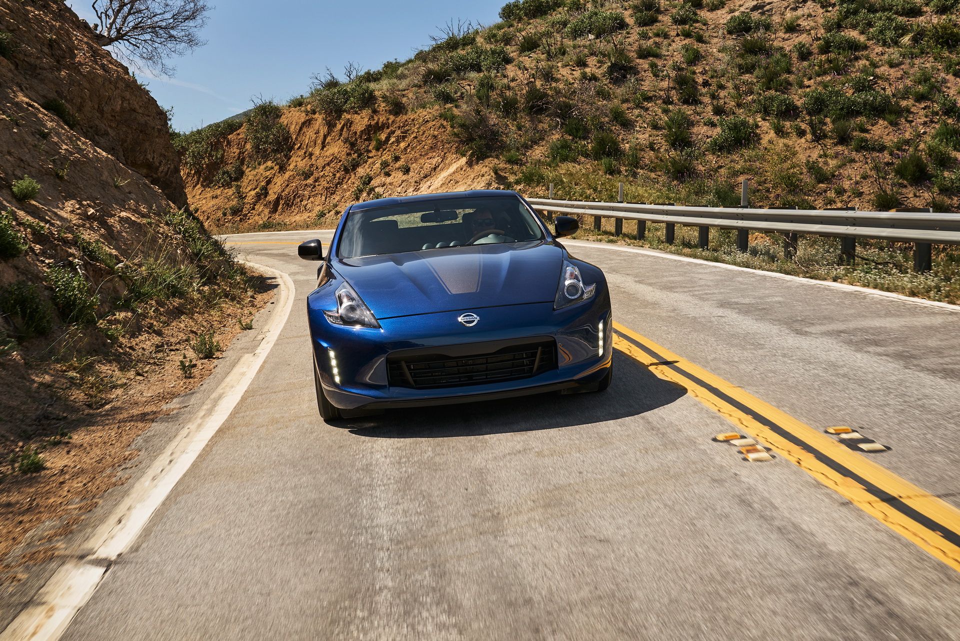 2019-nissan-370z-11 2019 Nissan 370Z Soldiers On From $29,990 With Two New Colors For The Heritage Edition