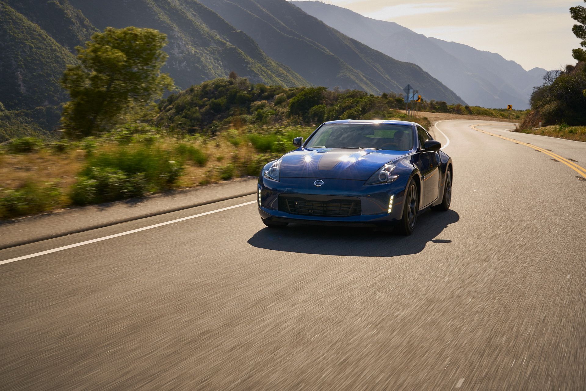 2019-nissan-370z-16 2019 Nissan 370Z Soldiers On From $29,990 With Two New Colors For The Heritage Edition