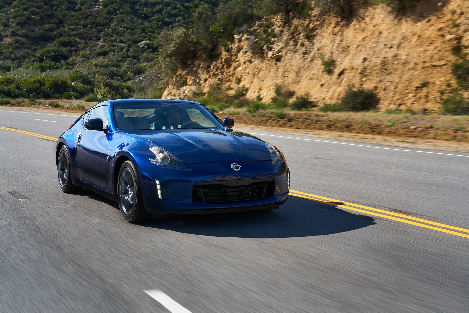 2019-nissan-370z-17 2019 Nissan 370Z Soldiers On From $29,990 With Two New Colors For The Heritage Edition