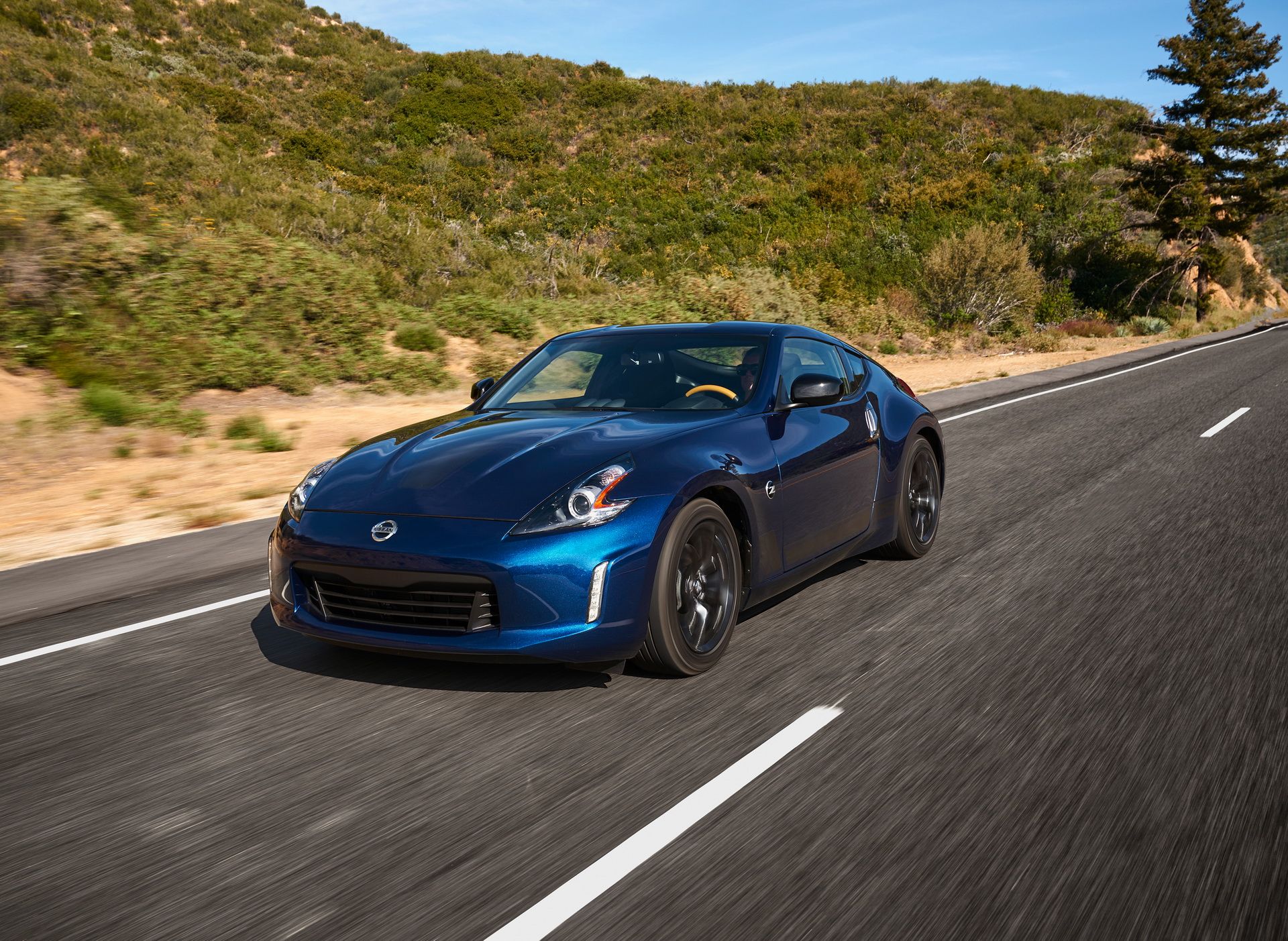 2019-nissan-370z-18 2019 Nissan 370Z Soldiers On From $29,990 With Two New Colors For The Heritage Edition