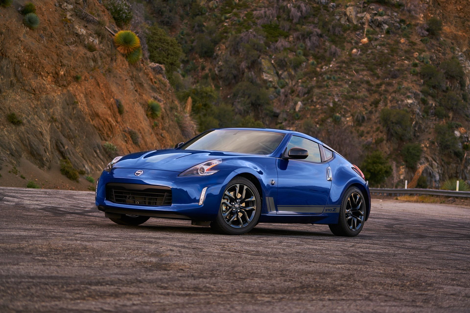 2019-nissan-370z-23 2019 Nissan 370Z Soldiers On From $29,990 With Two New Colors For The Heritage Edition