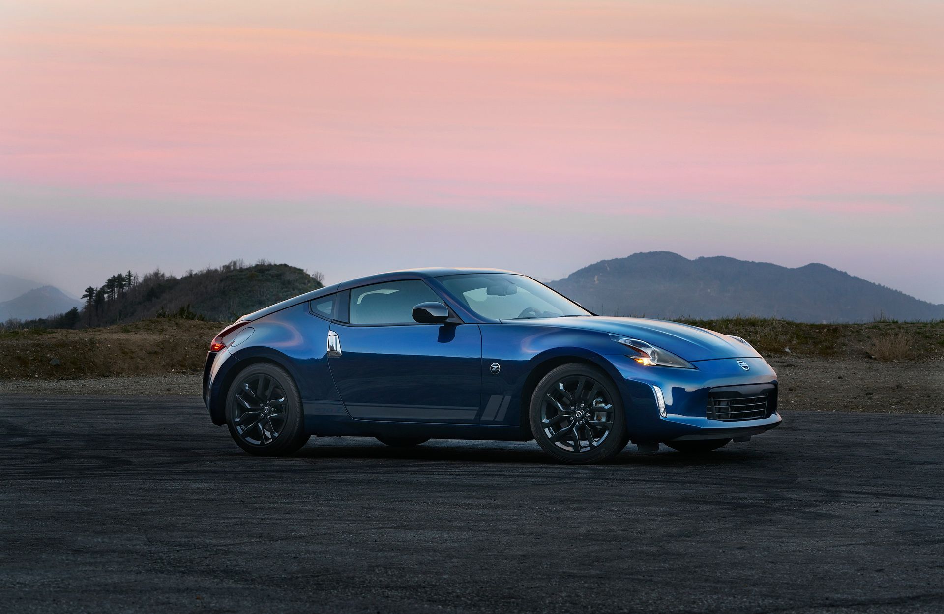 2019-nissan-370z-24 2019 Nissan 370Z Soldiers On From $29,990 With Two New Colors For The Heritage Edition