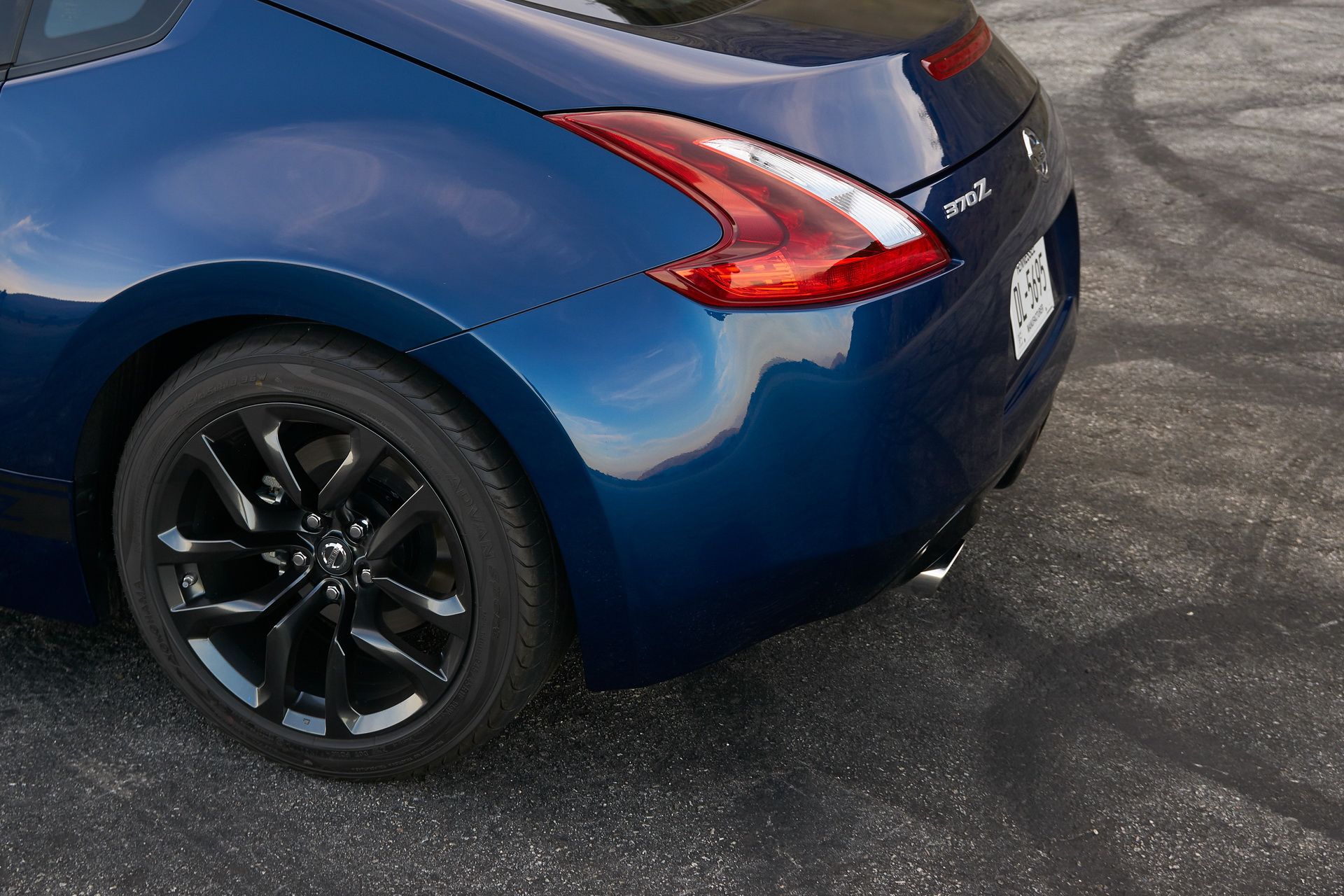 2019-nissan-370z-33 2019 Nissan 370Z Soldiers On From $29,990 With Two New Colors For The Heritage Edition