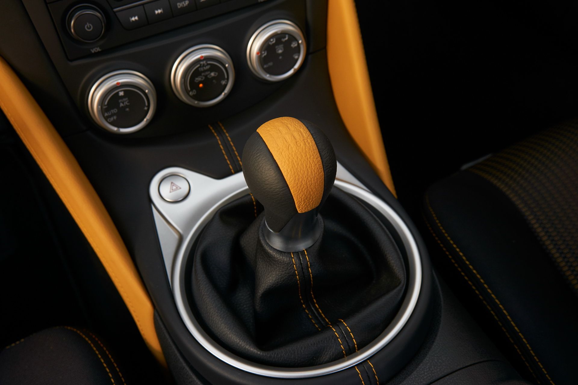 2019-nissan-370z-40 2019 Nissan 370Z Soldiers On From $29,990 With Two New Colors For The Heritage Edition