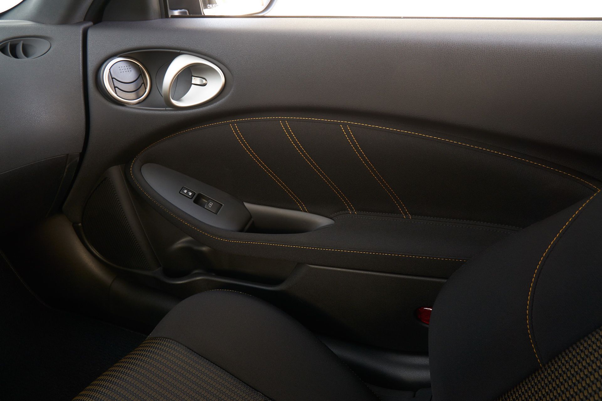 2019-nissan-370z-43 2019 Nissan 370Z Soldiers On From $29,990 With Two New Colors For The Heritage Edition