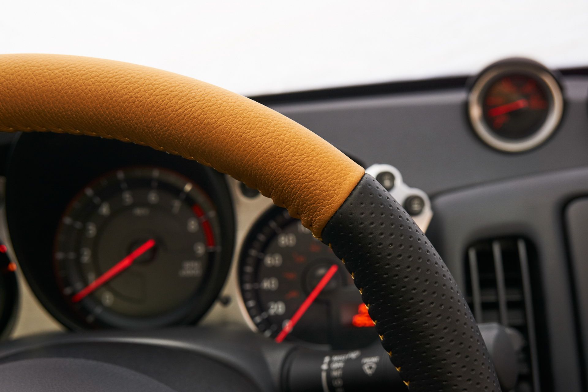 2019-nissan-370z-46 2019 Nissan 370Z Soldiers On From $29,990 With Two New Colors For The Heritage Edition