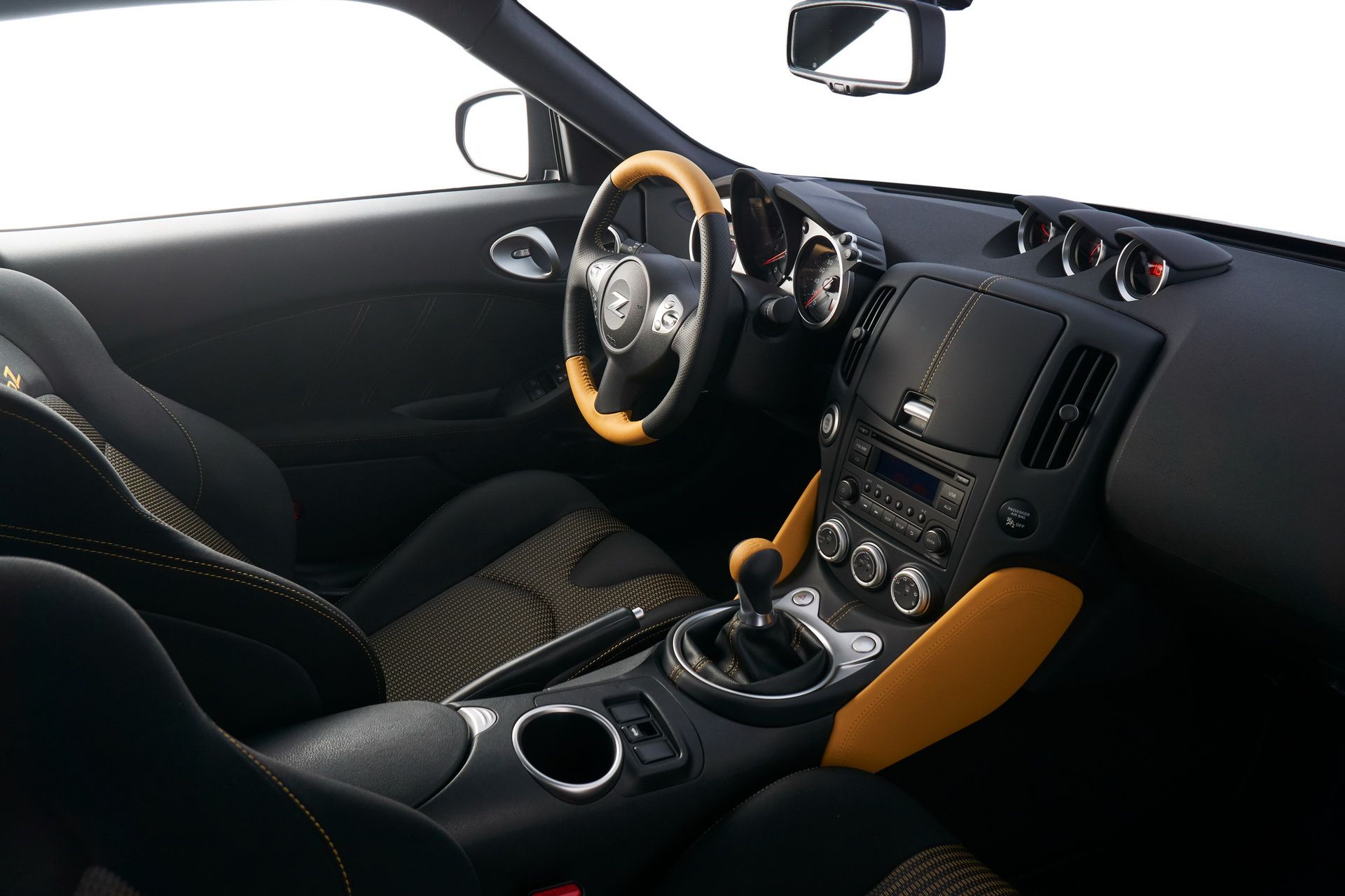 2019-nissan-370z-51 2019 Nissan 370Z Soldiers On From $29,990 With Two New Colors For The Heritage Edition