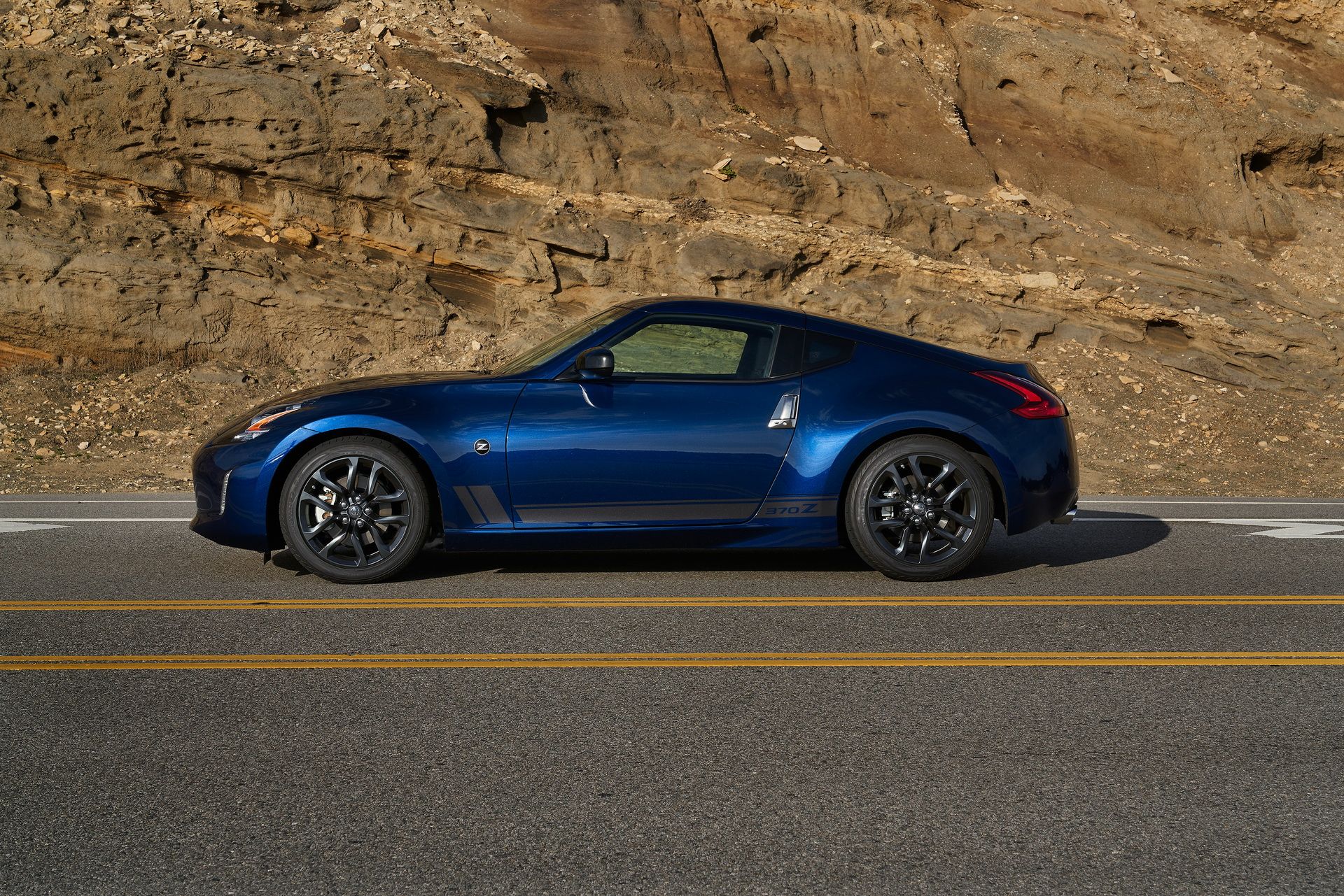 2019-nissan-370z-54 2019 Nissan 370Z Soldiers On From $29,990 With Two New Colors For The Heritage Edition